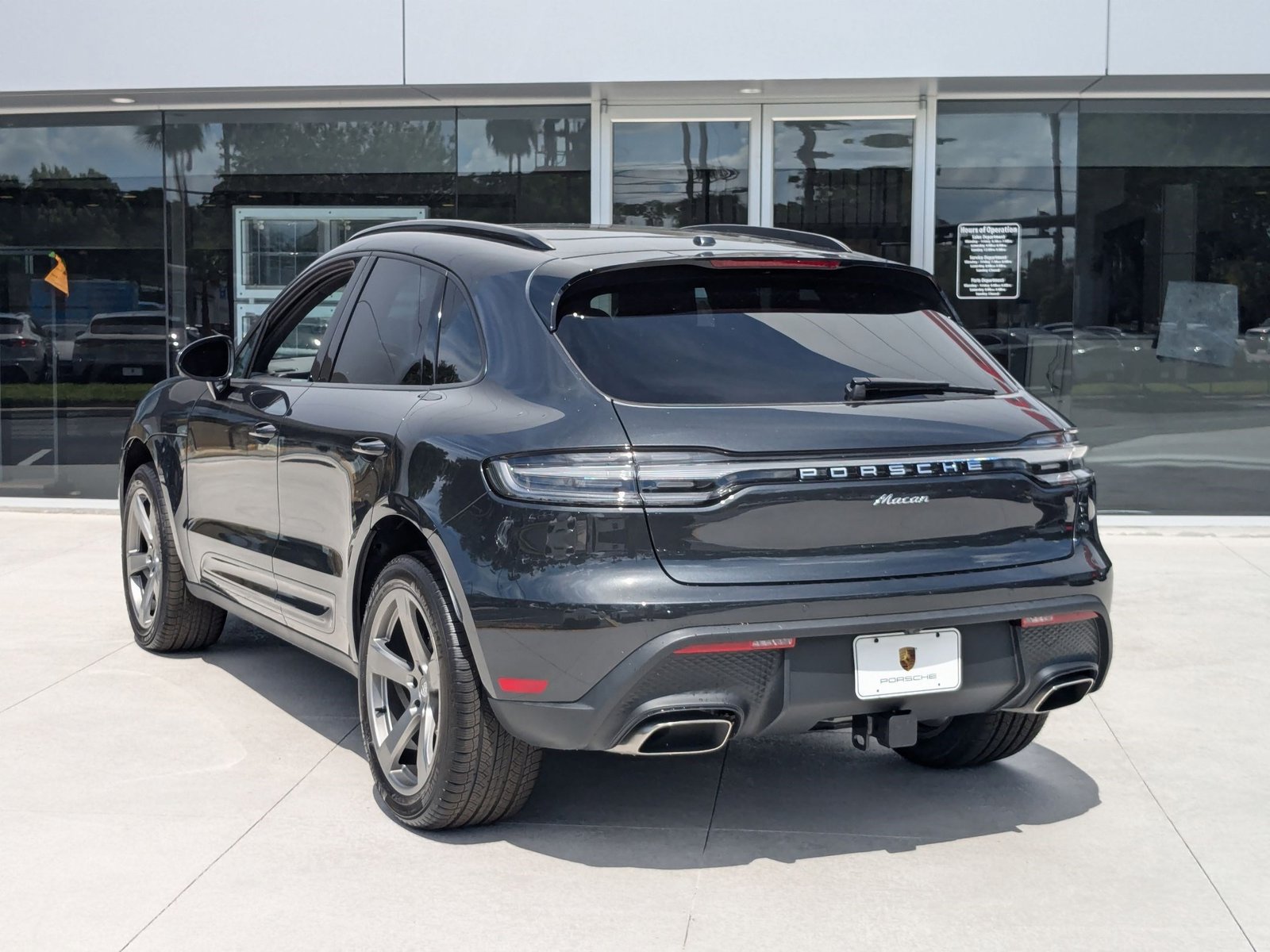 2025 Porsche Macan T photo 2