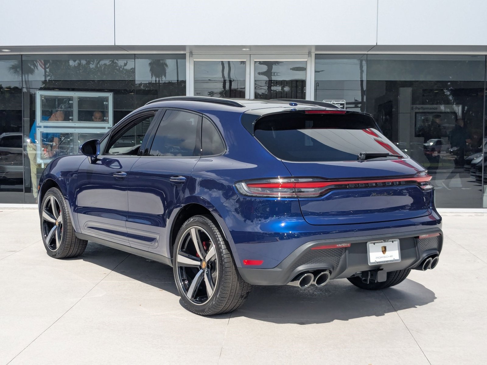 2025 Porsche Macan S photo 3
