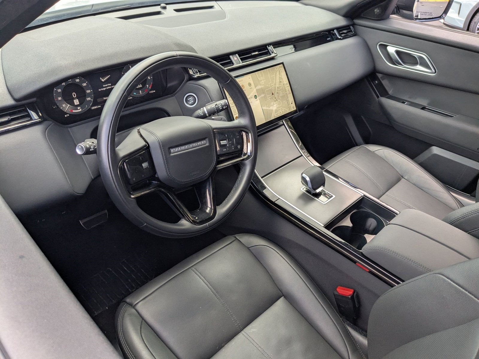 2025 Land Rover Range Rover Velar P250 Dynamic SE photo 3