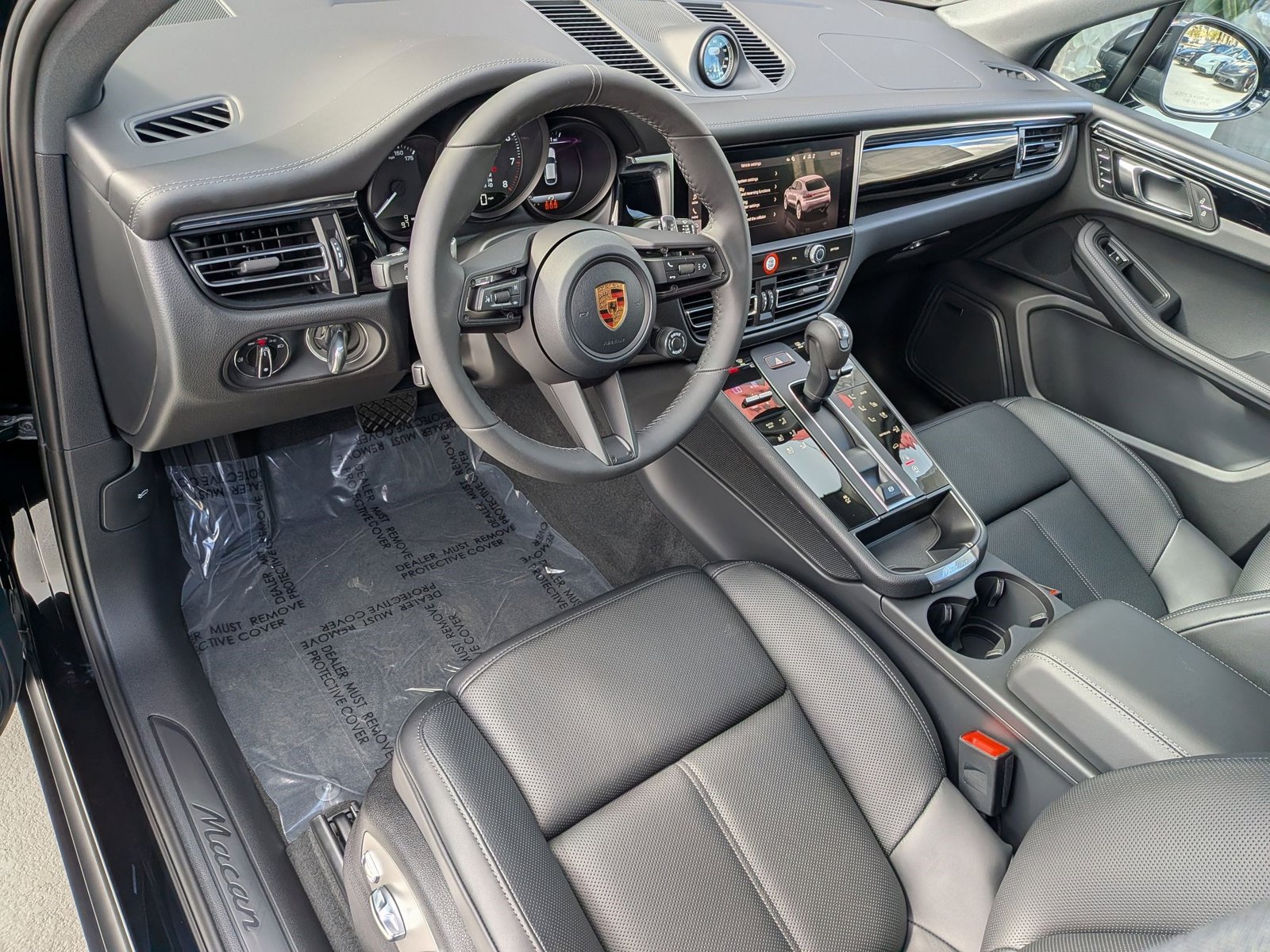 2026 Porsche Macan T photo 4