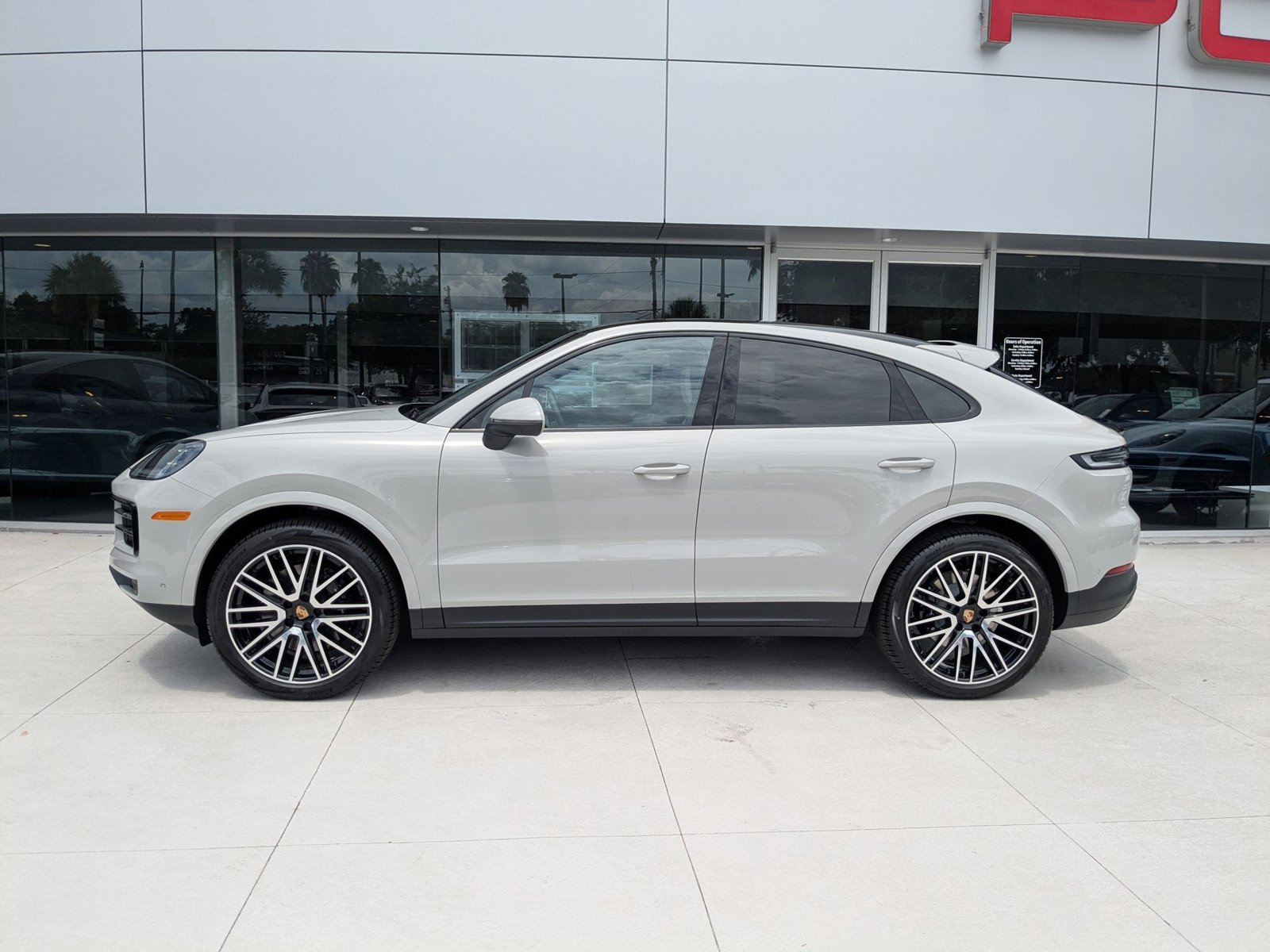 2025 Porsche Cayenne Coupe photo 2