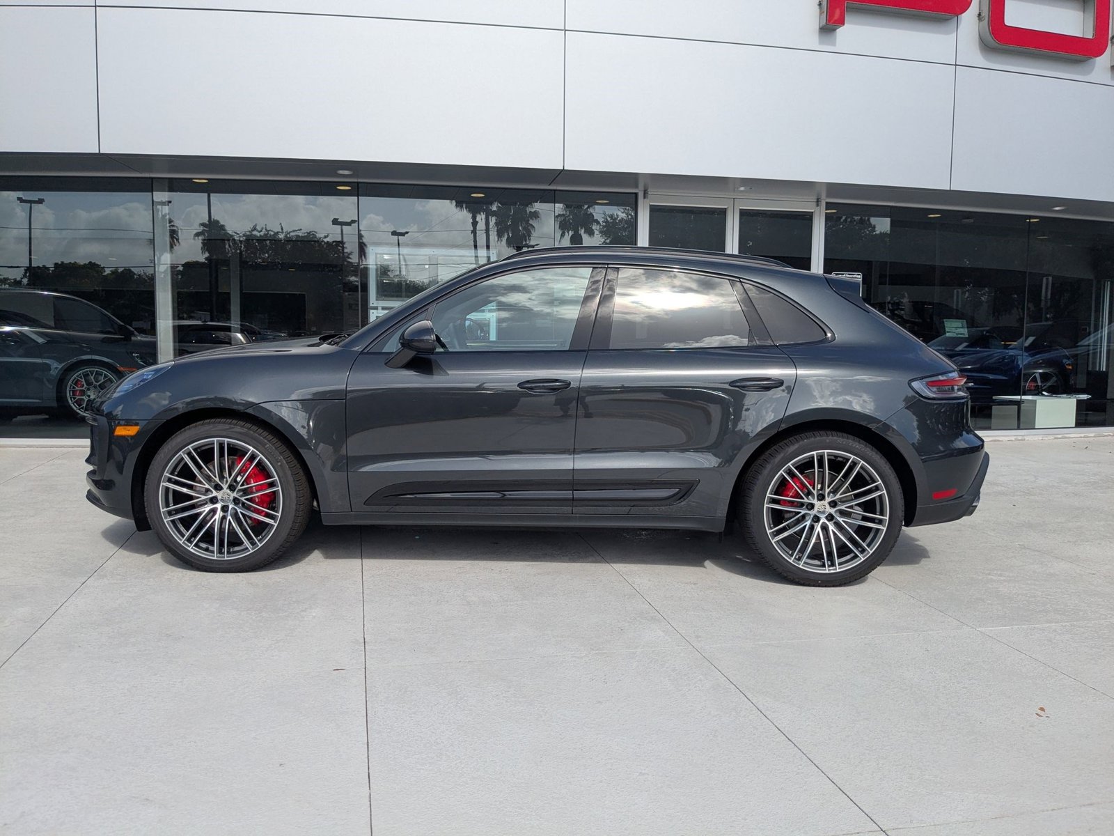 2025 Porsche Macan S photo 2