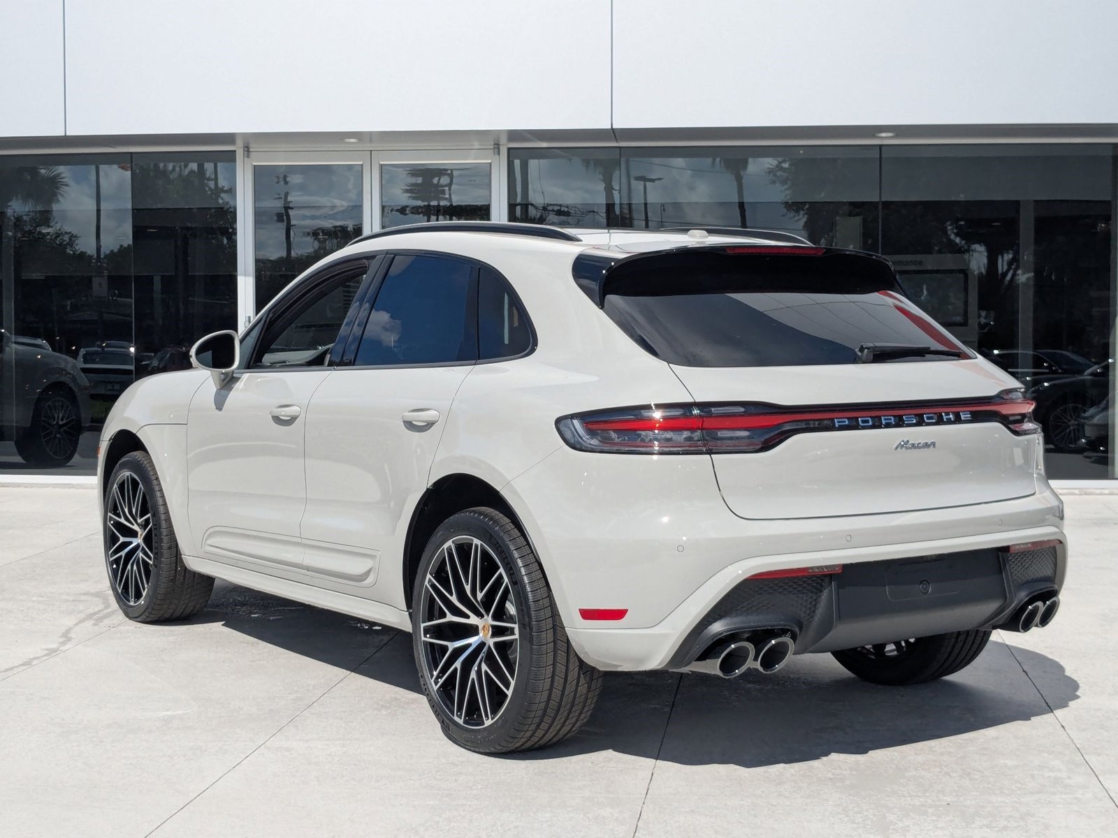 2025 Porsche Macan T photo 2