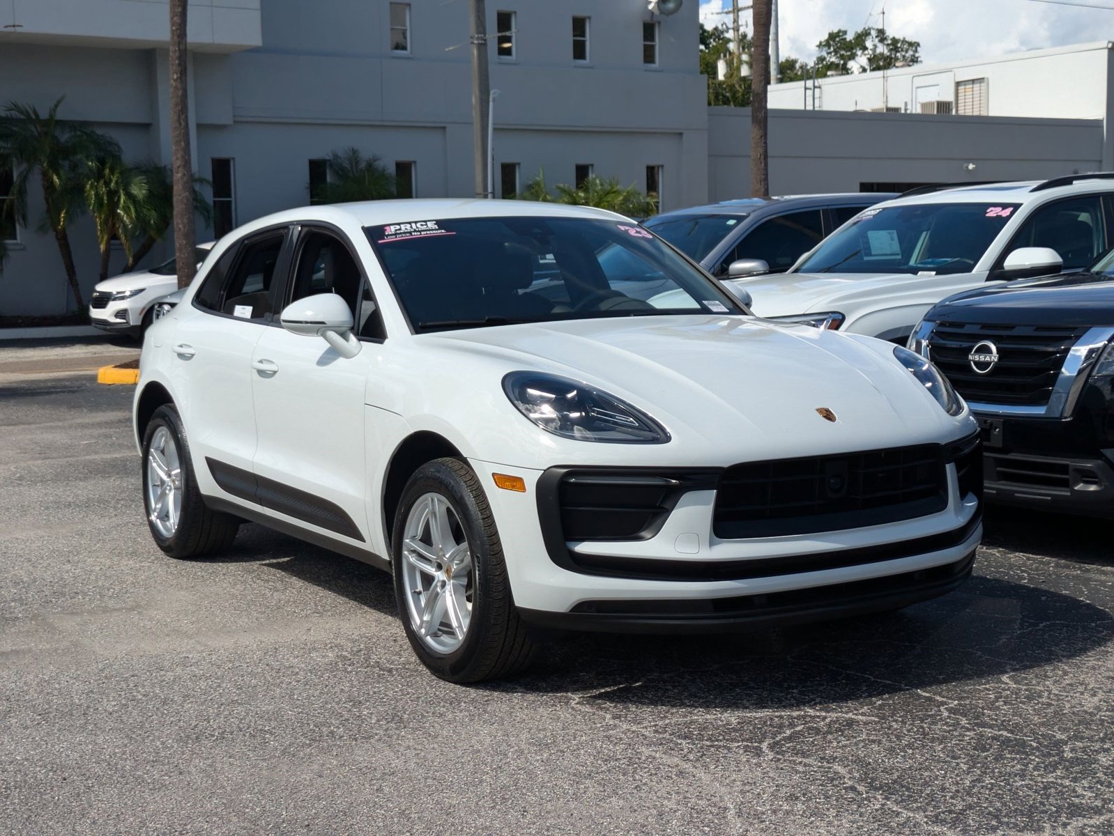 2023 Porsche Macan Base photo 3