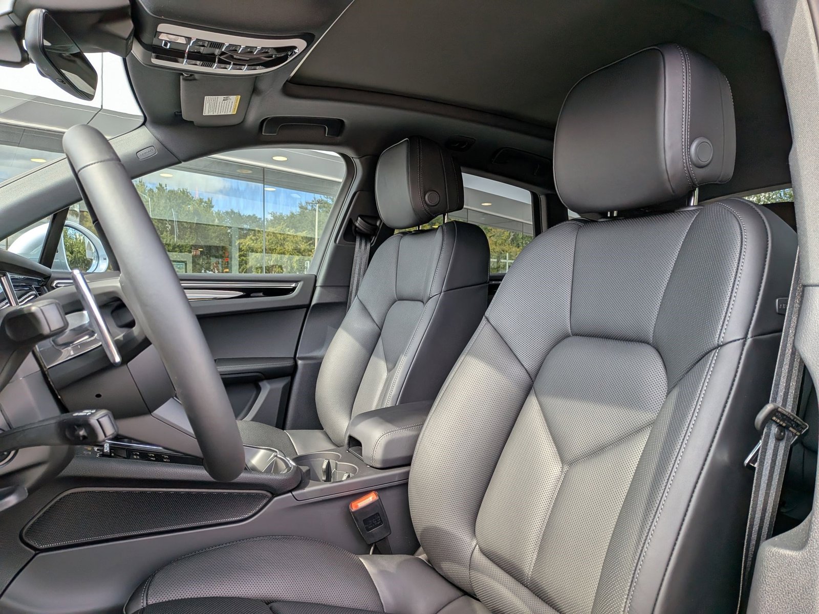 2026 Porsche Macan T photo 2