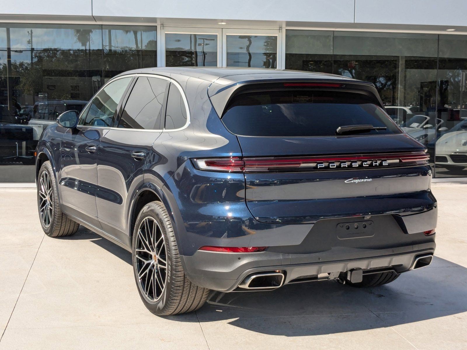 2025 Porsche Cayenne Base photo 3