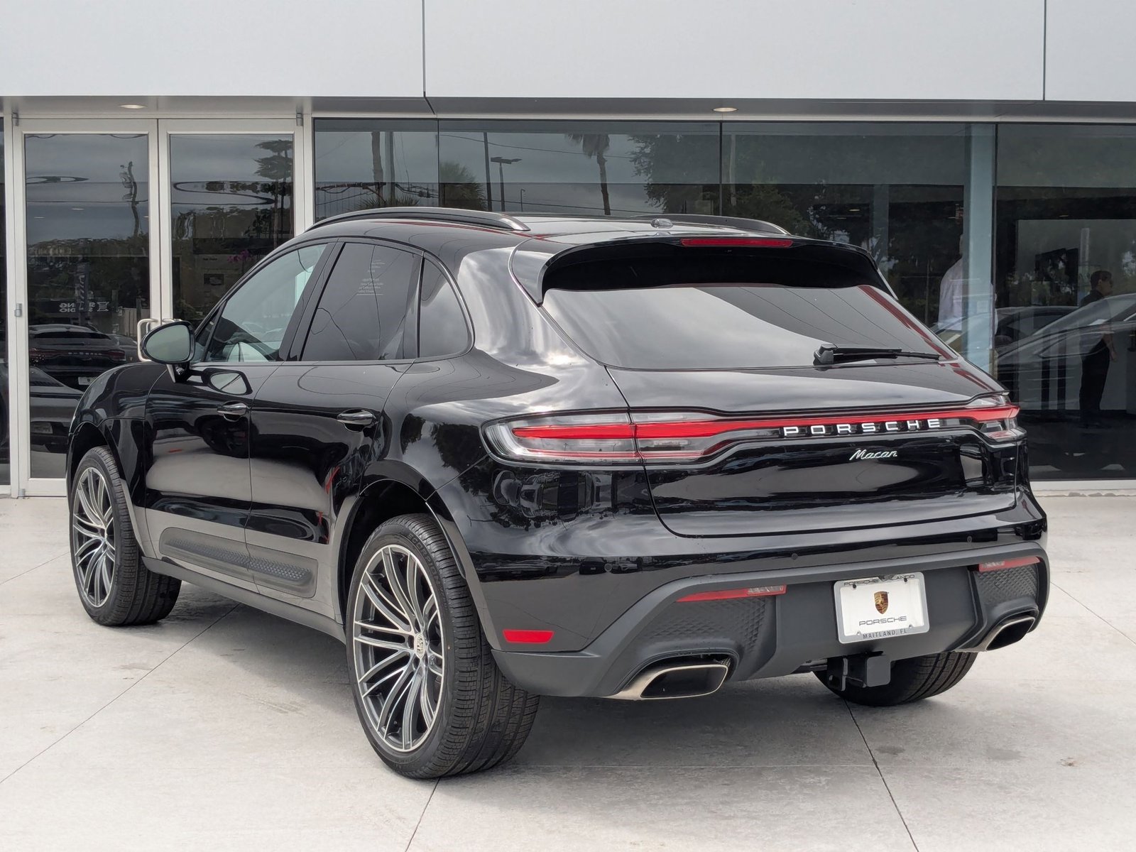 2026 Porsche Macan T photo 2