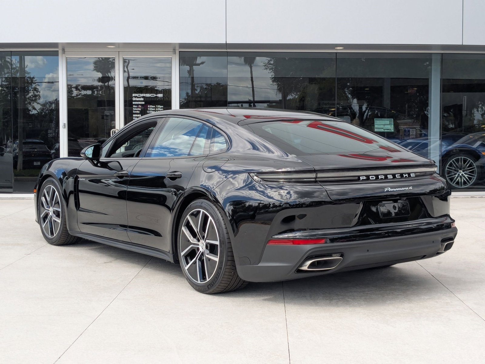 2026 Porsche Panamera E-Hybrid 4 photo 3