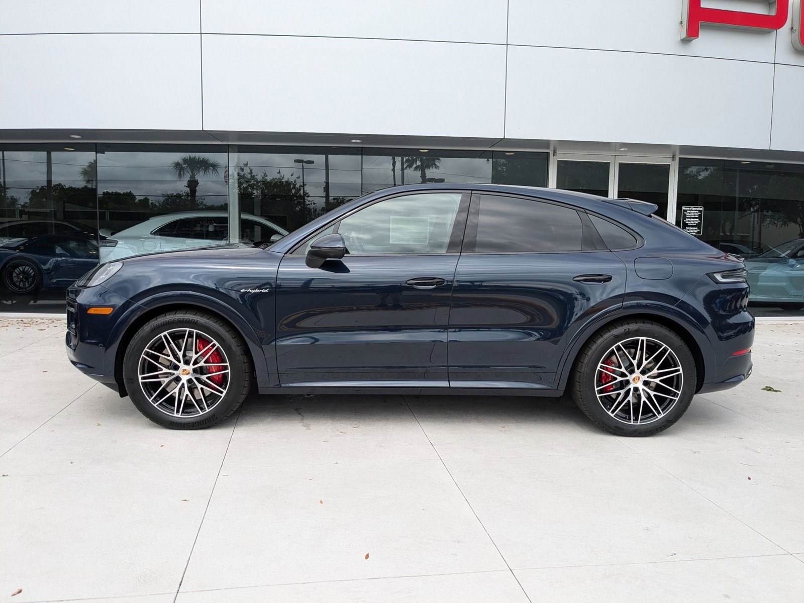 2025 Porsche Cayenne E-Hybrid Coupe S photo 2