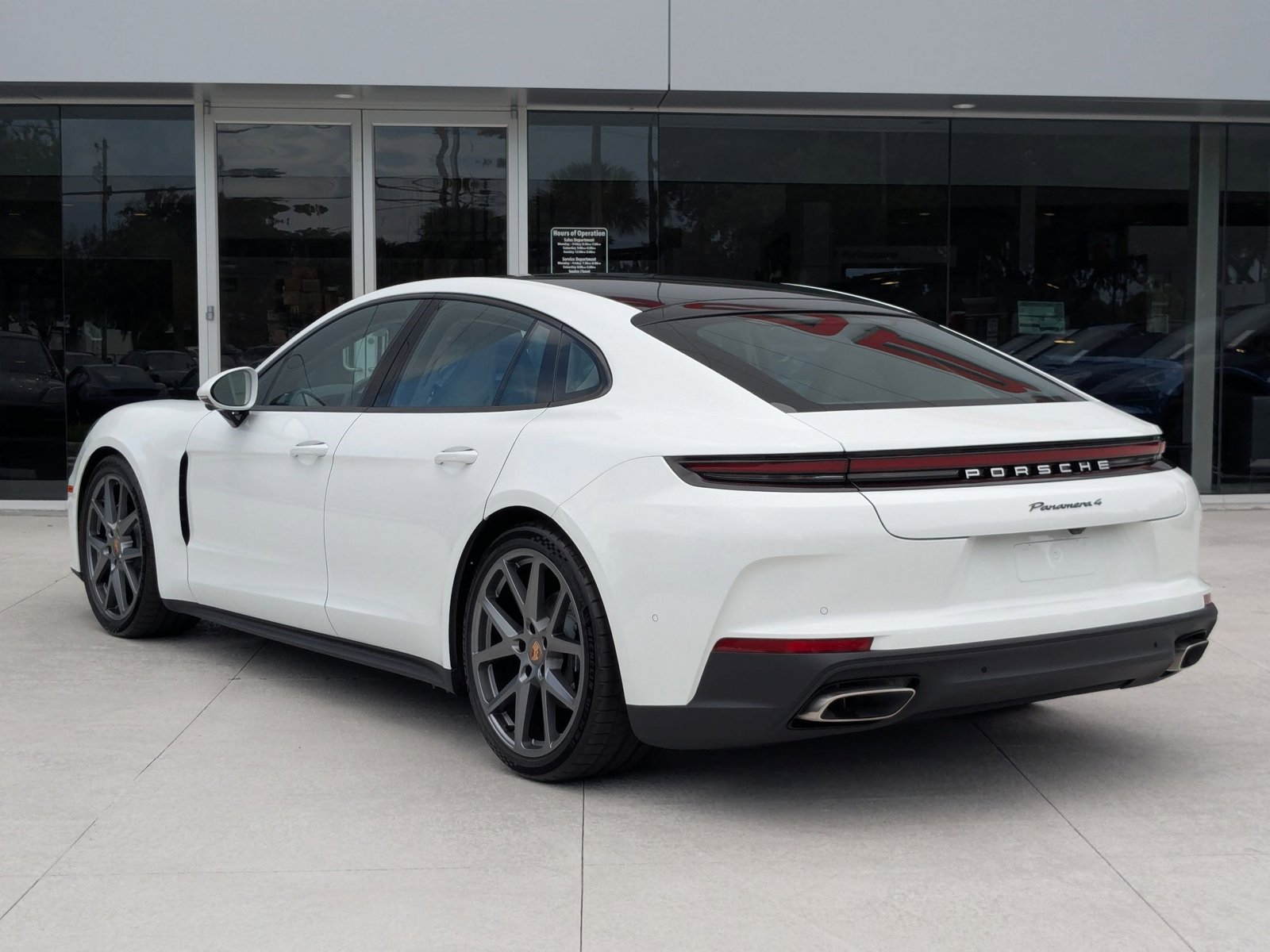 2025 Porsche Panamera 4 photo 3