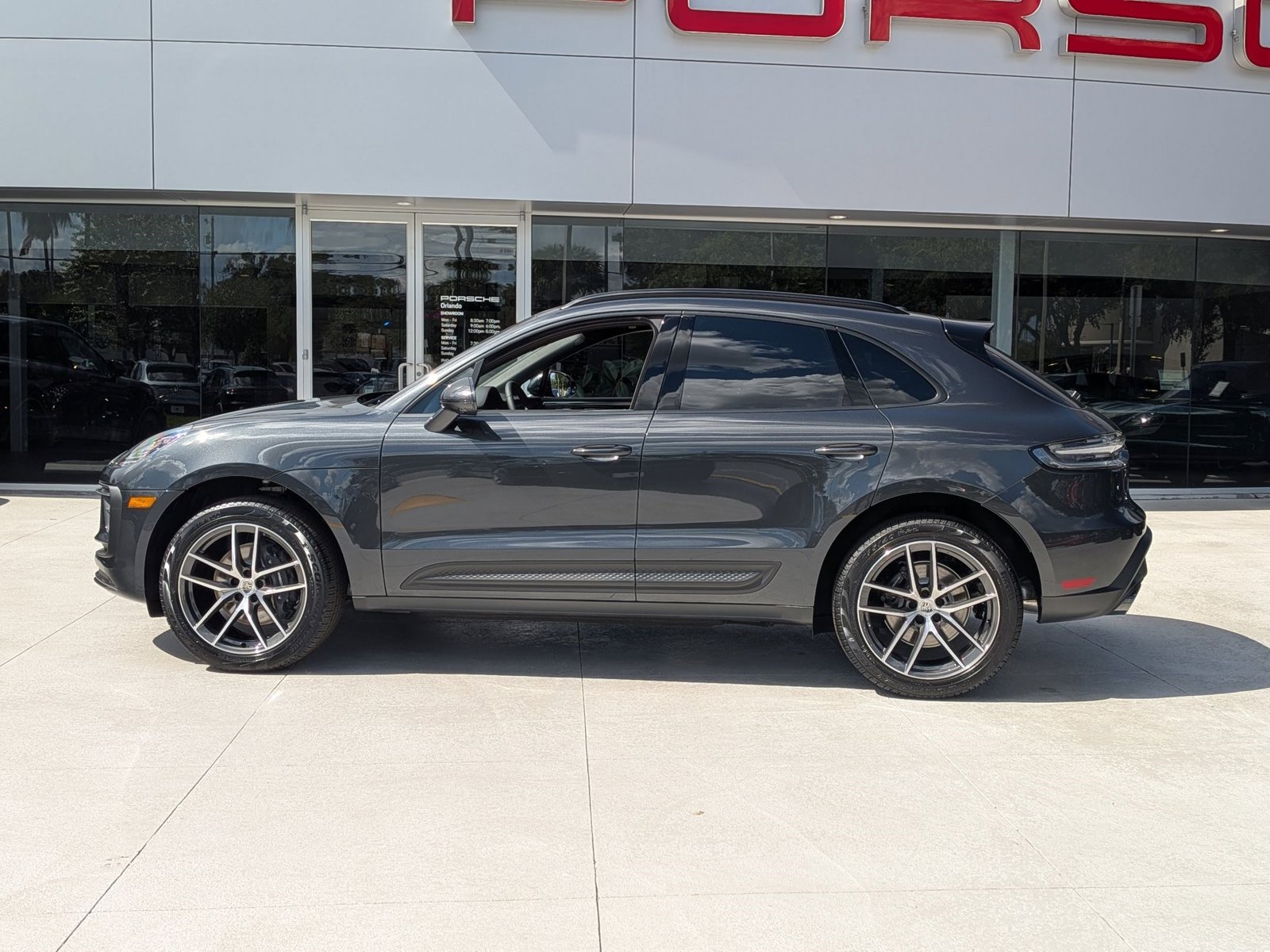 2026 Porsche Macan T photo 2