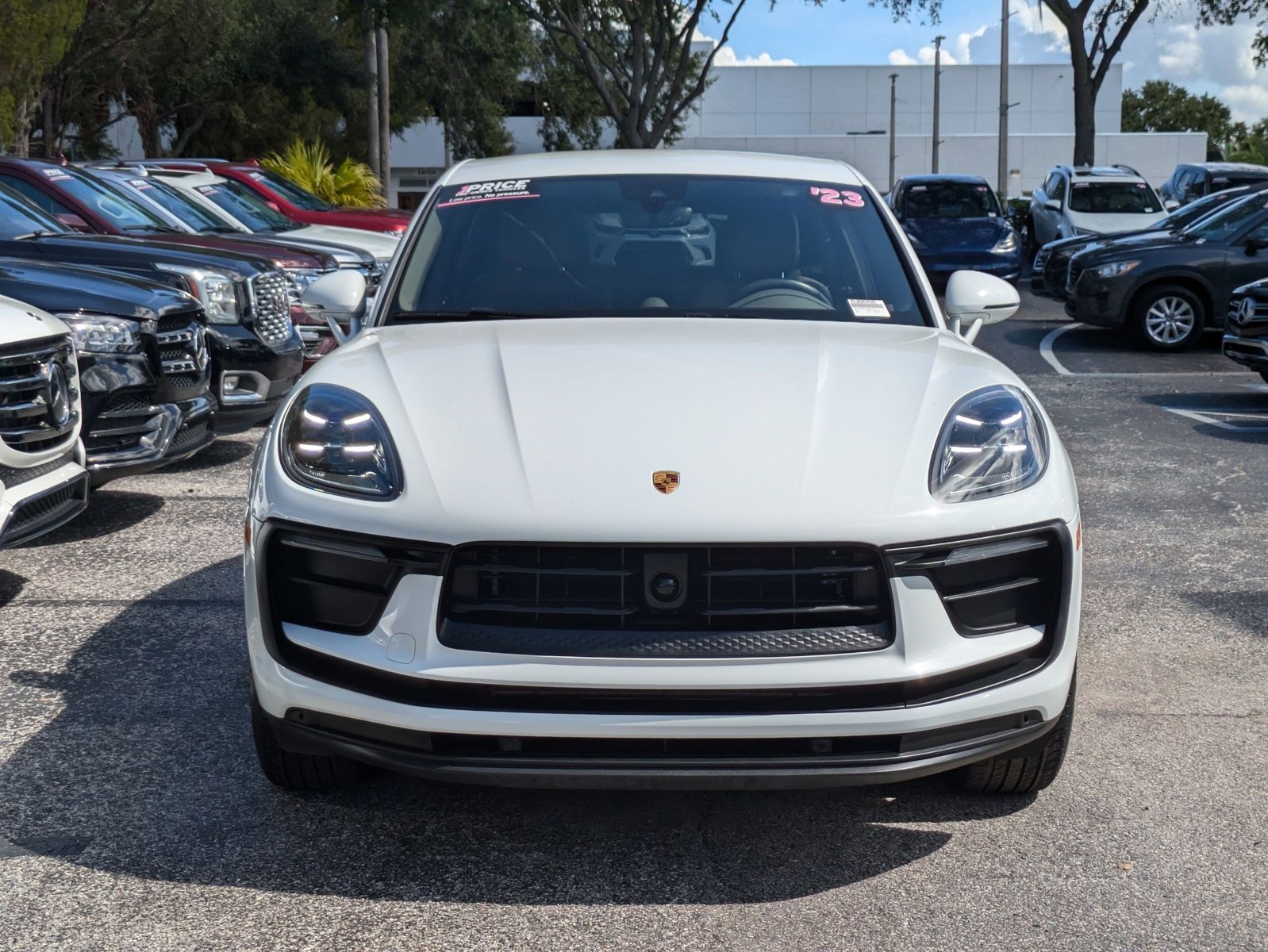 2023 Porsche Macan Base photo 2