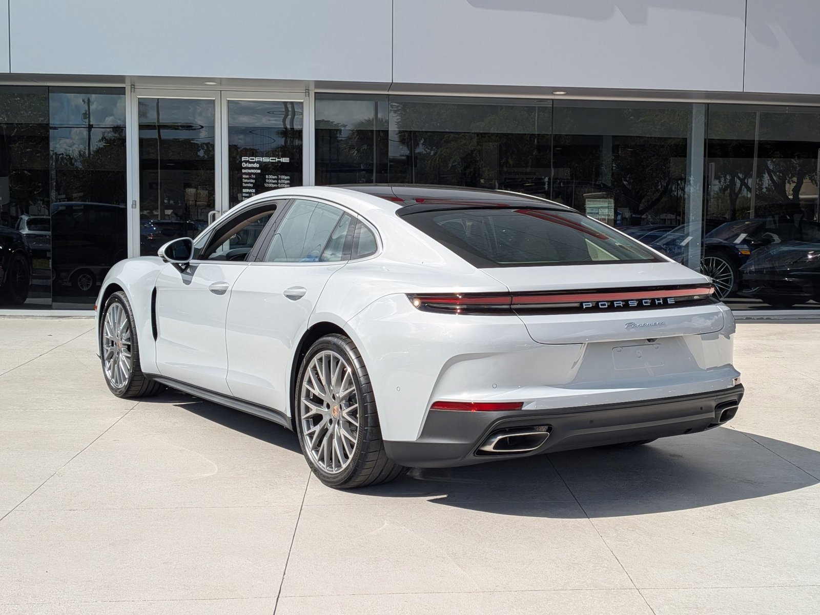 2026 Porsche Panamera 4 photo 3