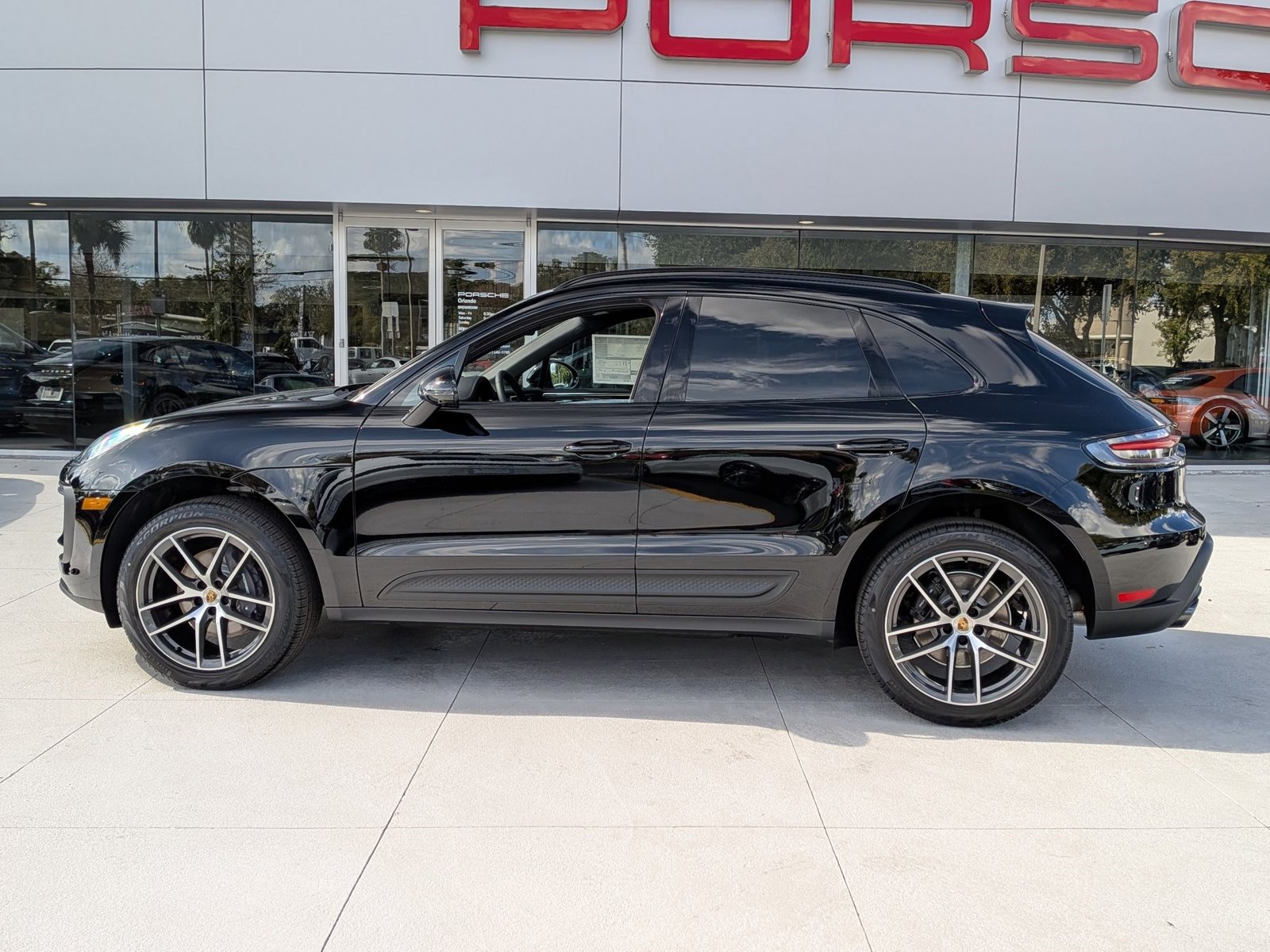 2026 Porsche Macan T photo 2