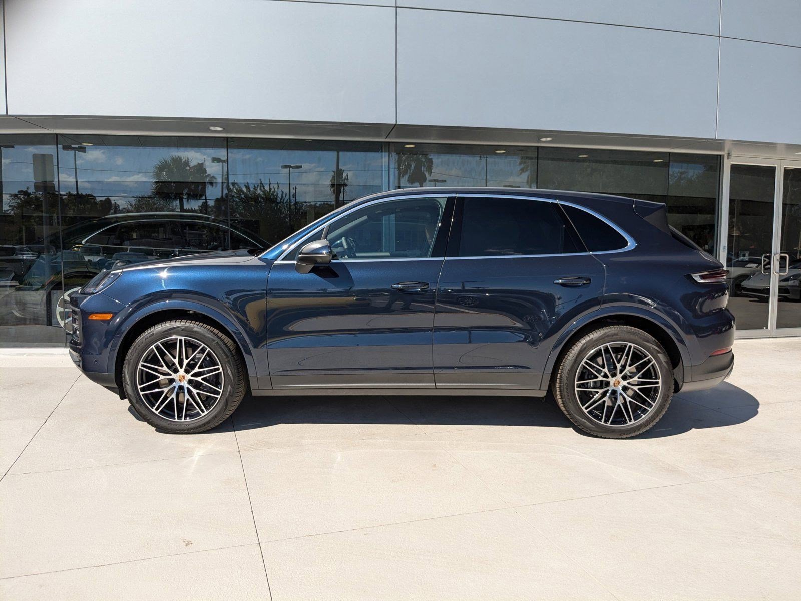 2025 Porsche Cayenne Base photo 2