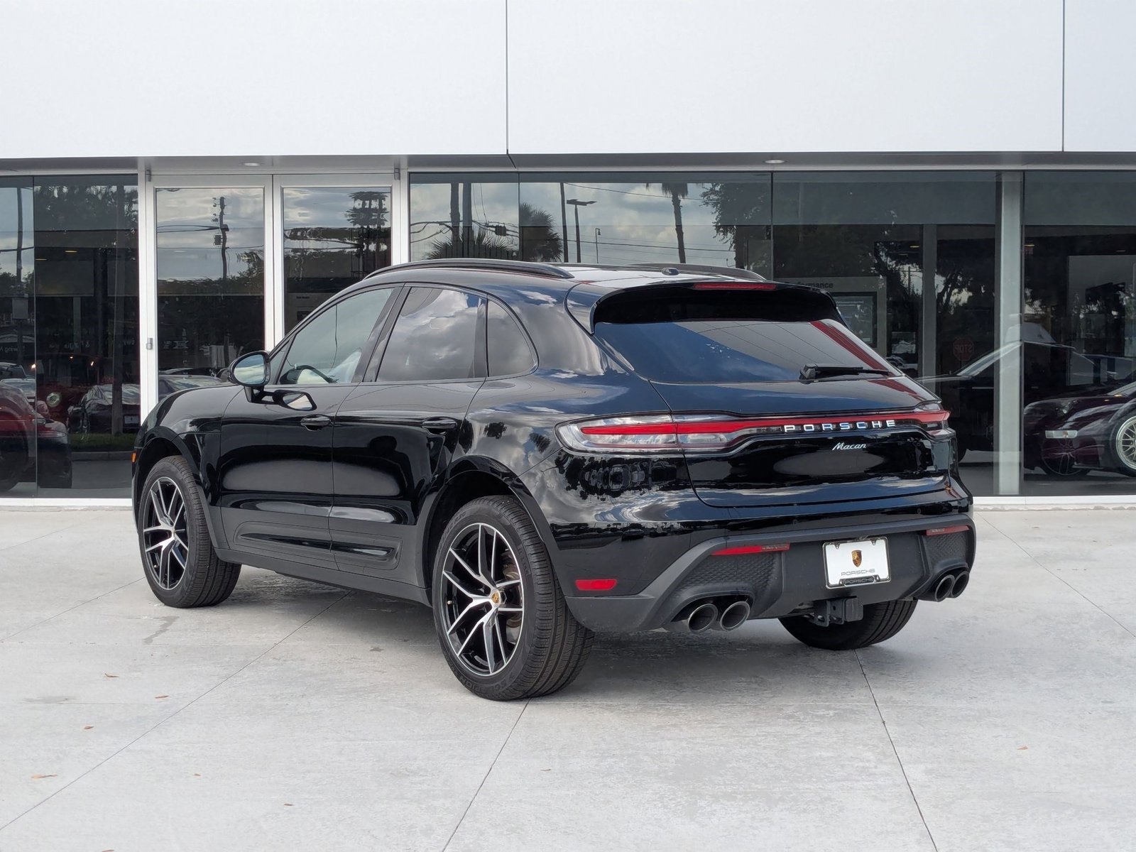 2025 Porsche Macan T photo 3