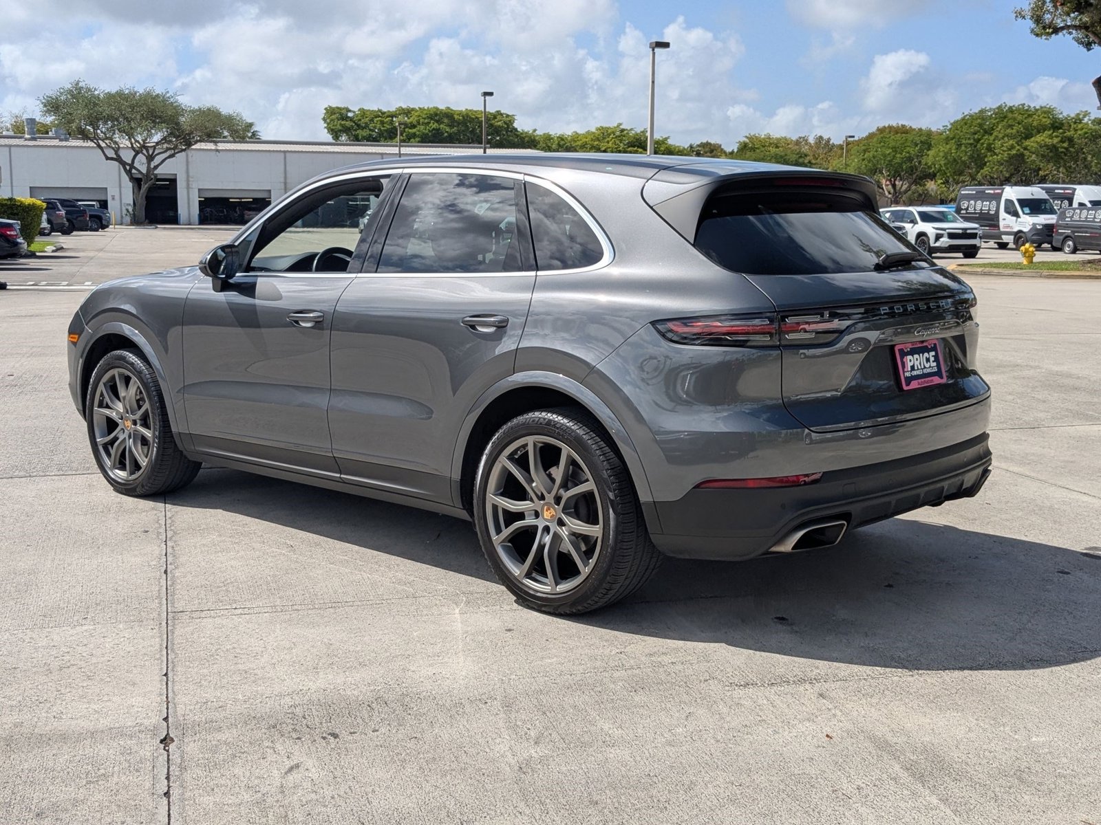 2022 Porsche Cayenne Base photo 3