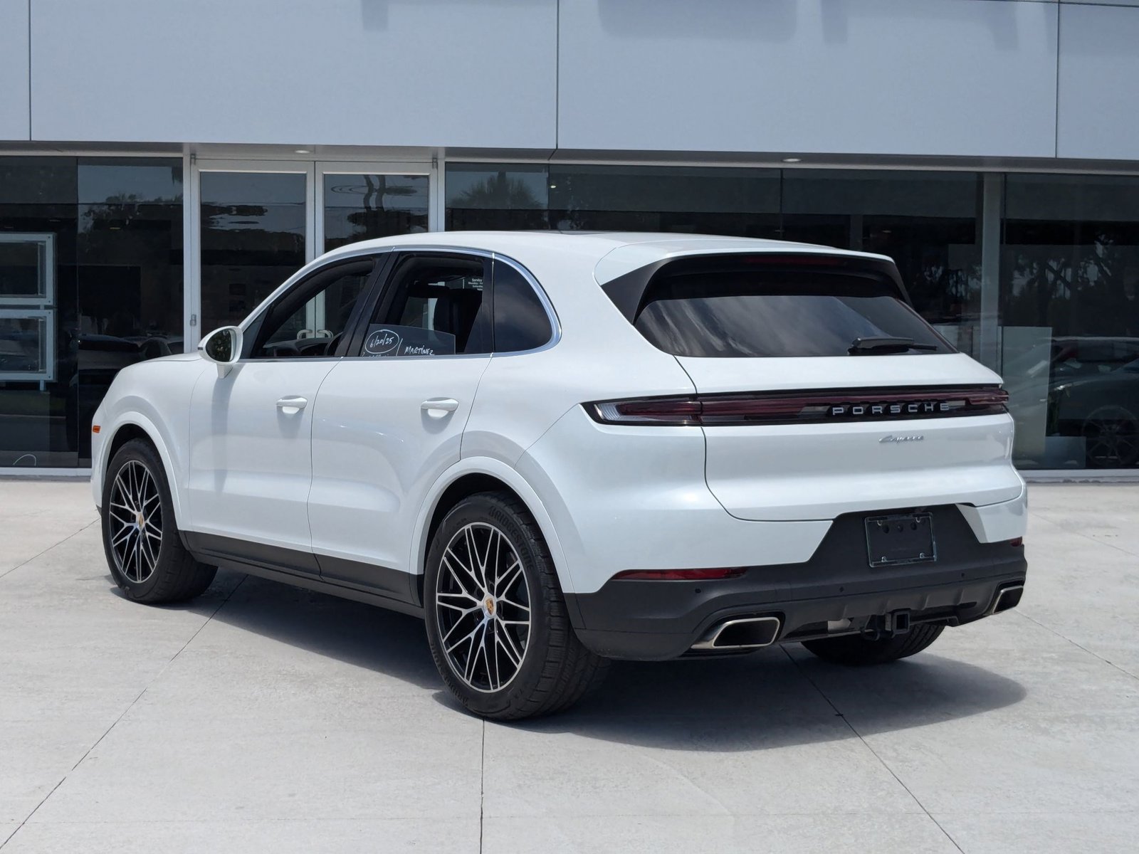2024 Porsche Cayenne photo 2