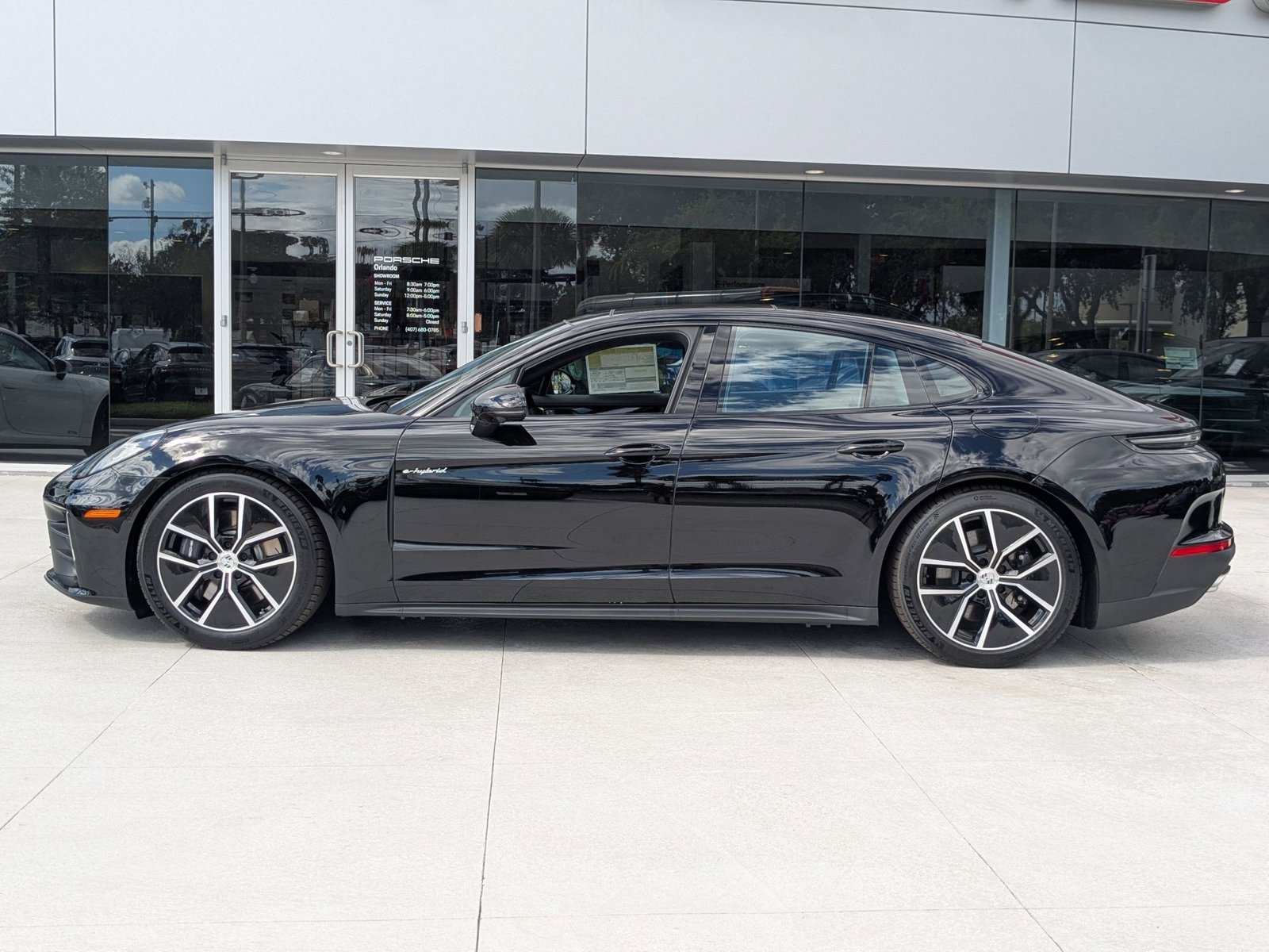 2026 Porsche Panamera E-Hybrid 4 photo 2