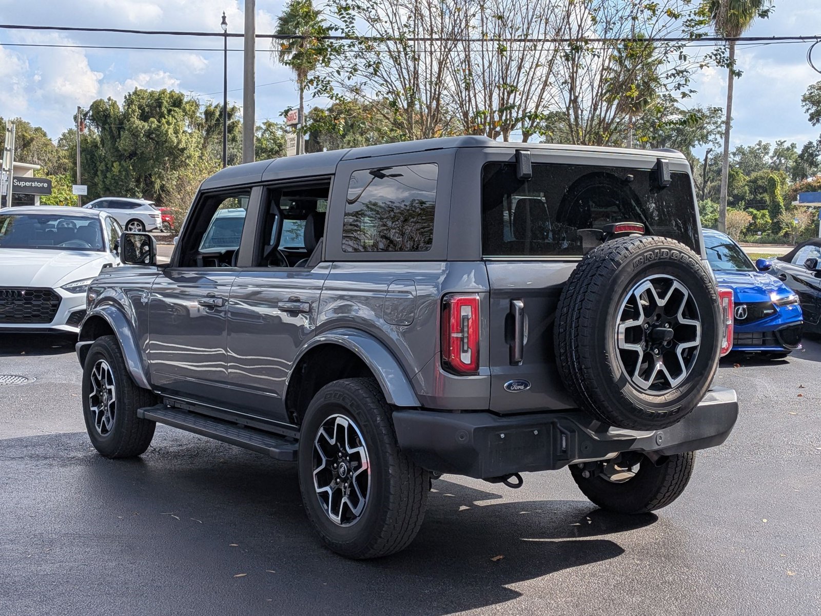 2023 Ford Bronco Outer Banks photo 3