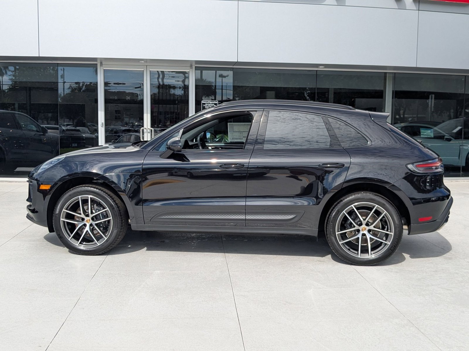2025 Porsche Macan T photo 2