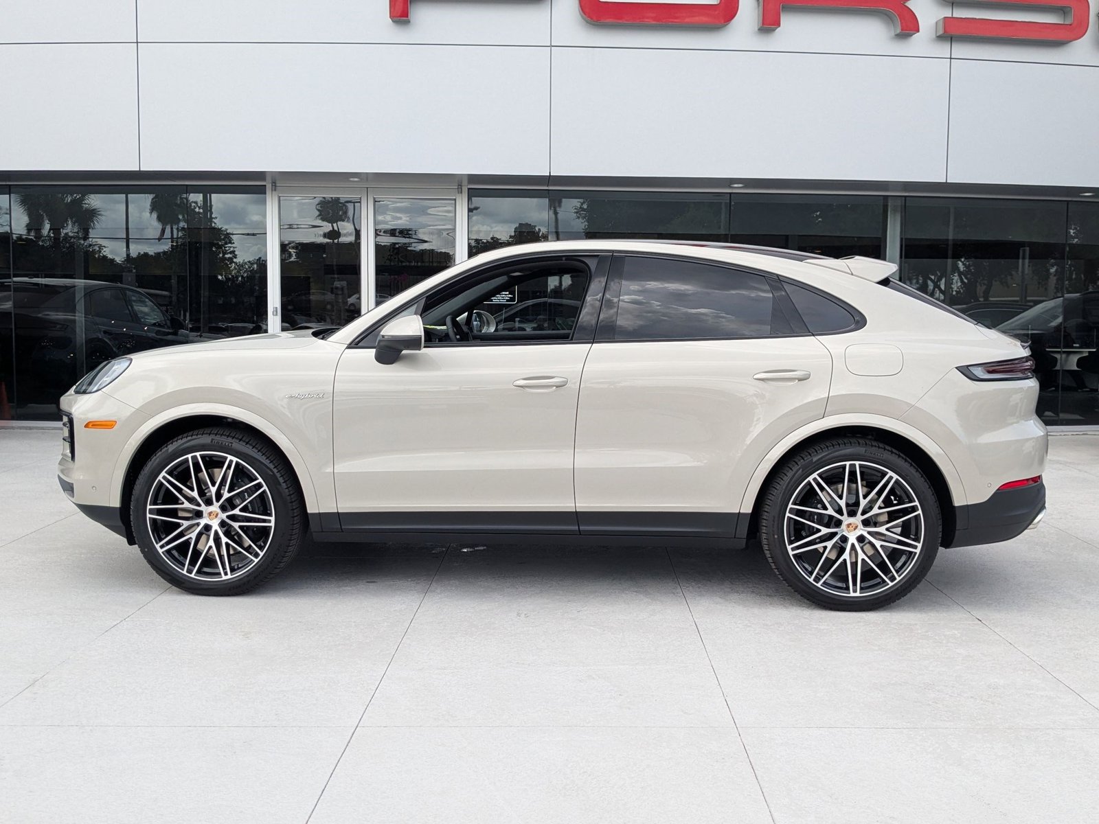 2026 Porsche Cayenne E-Hybrid Coupe photo 2