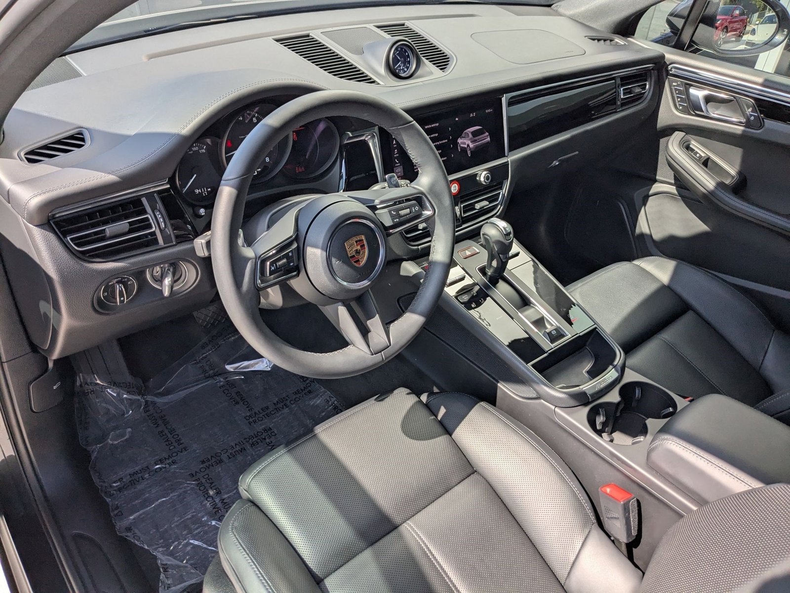 2025 Porsche Macan T photo 4