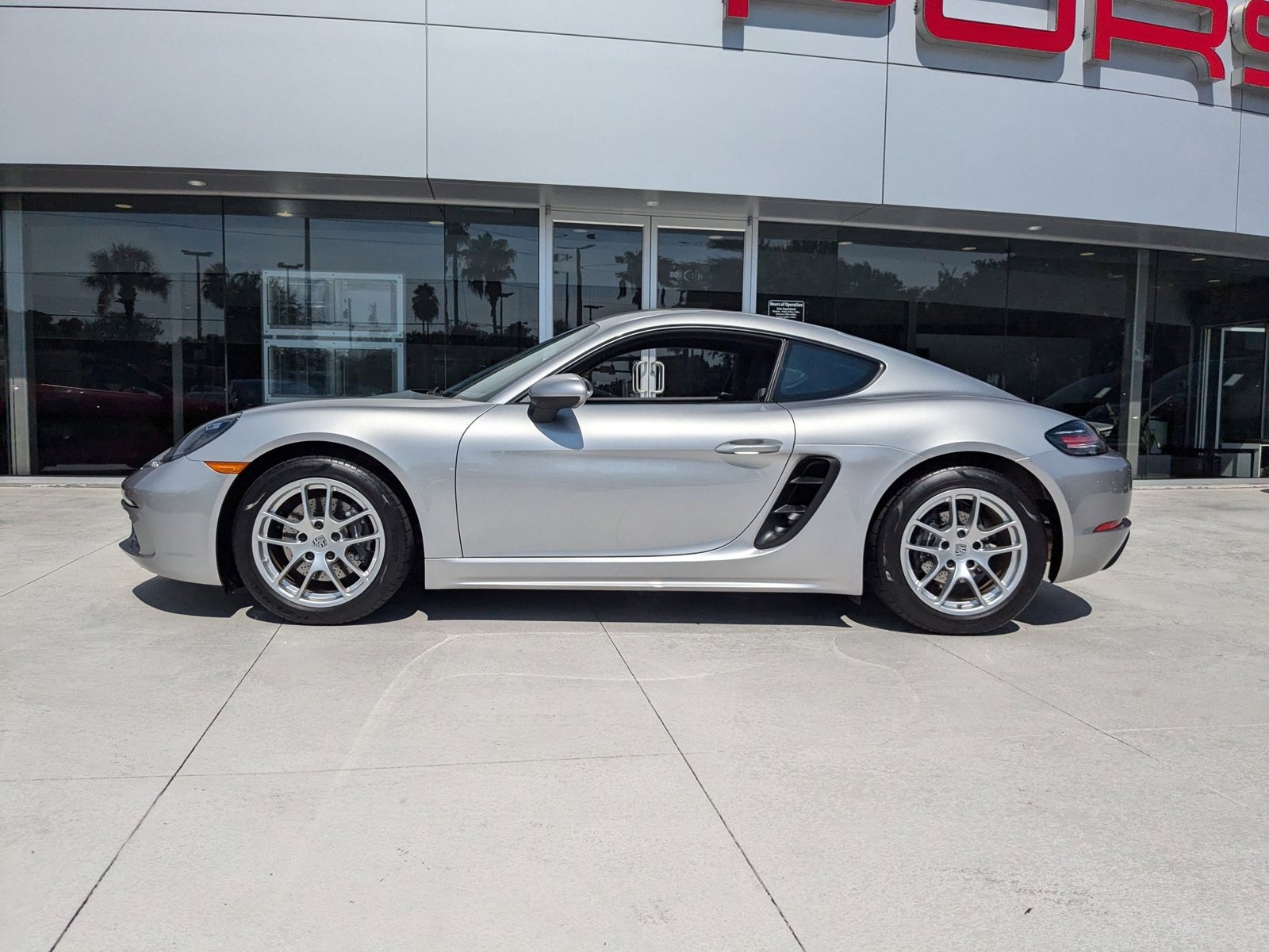 2023 Porsche Cayman Base photo 2
