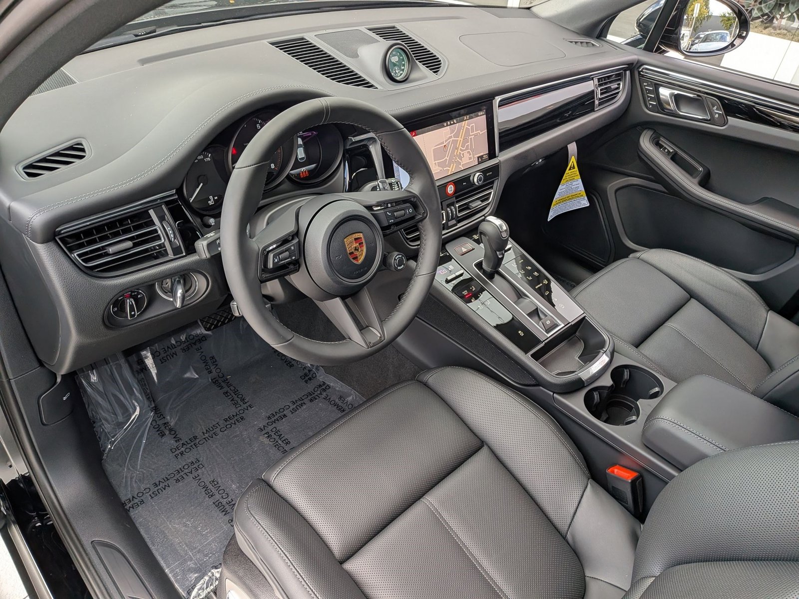 2026 Porsche Macan T photo 4