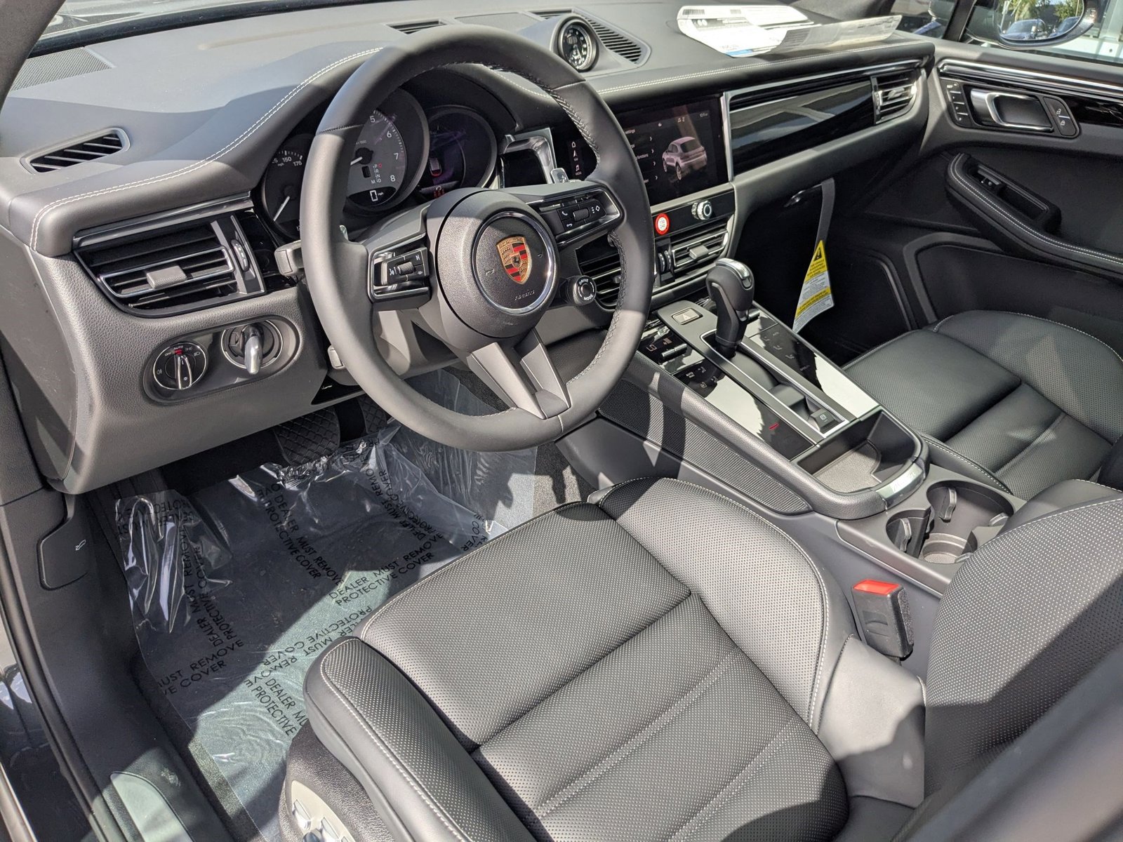 2025 Porsche Macan S photo 4