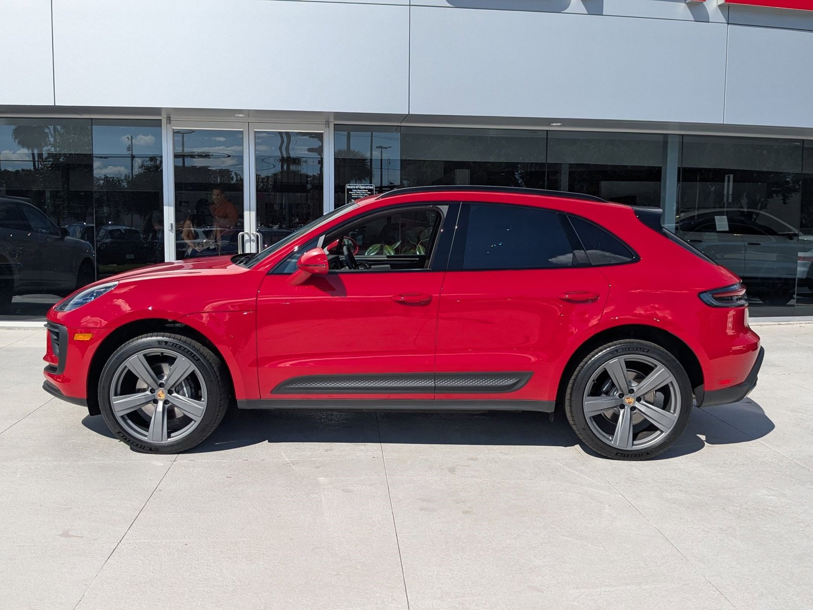2026 Porsche Macan T photo 2