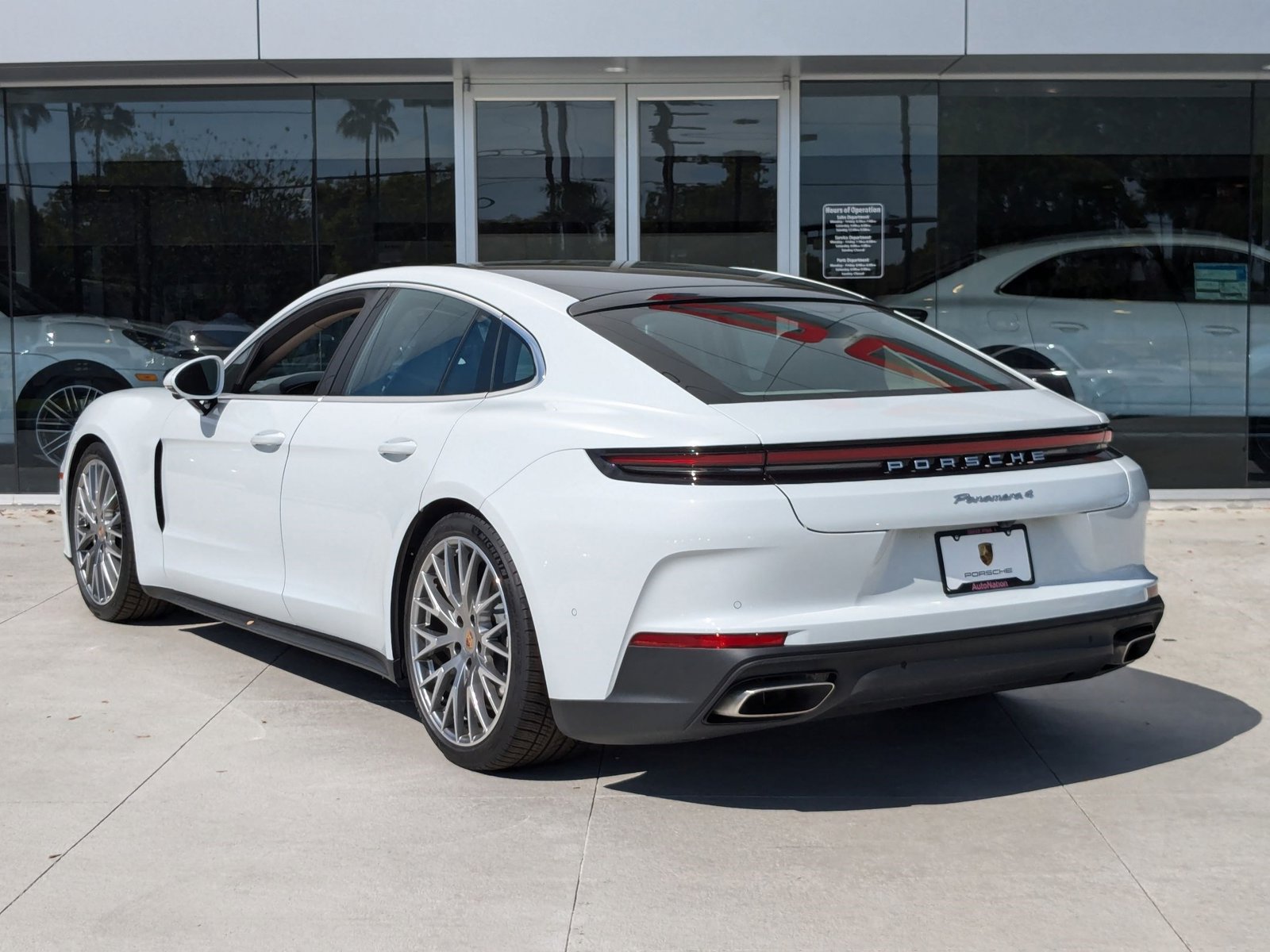 2024 Porsche Panamera photo 3