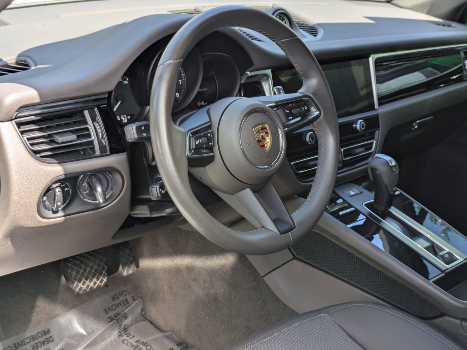 2023 Porsche Macan Base photo 4