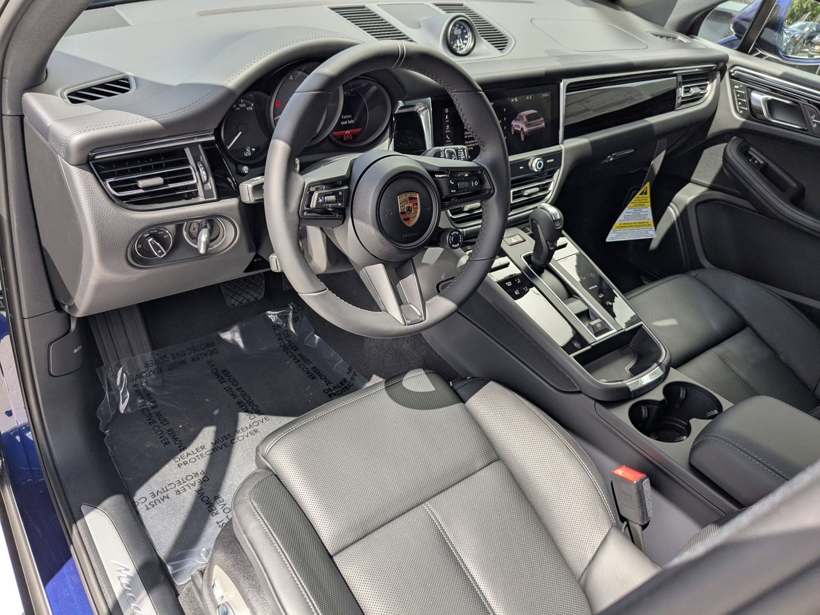 2025 Porsche Macan S photo 4