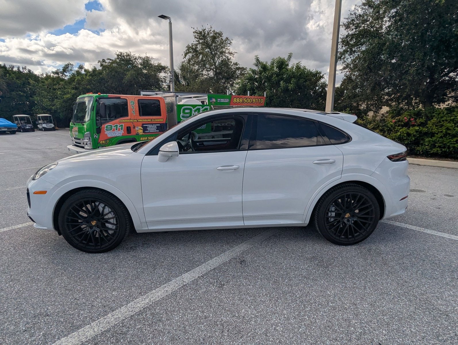 2022 Porsche Cayenne Coupe Turbo photo 2