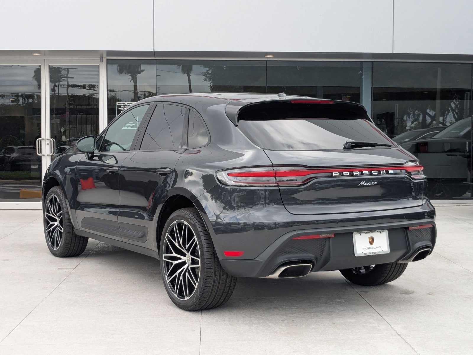 2026 Porsche Macan T photo 3