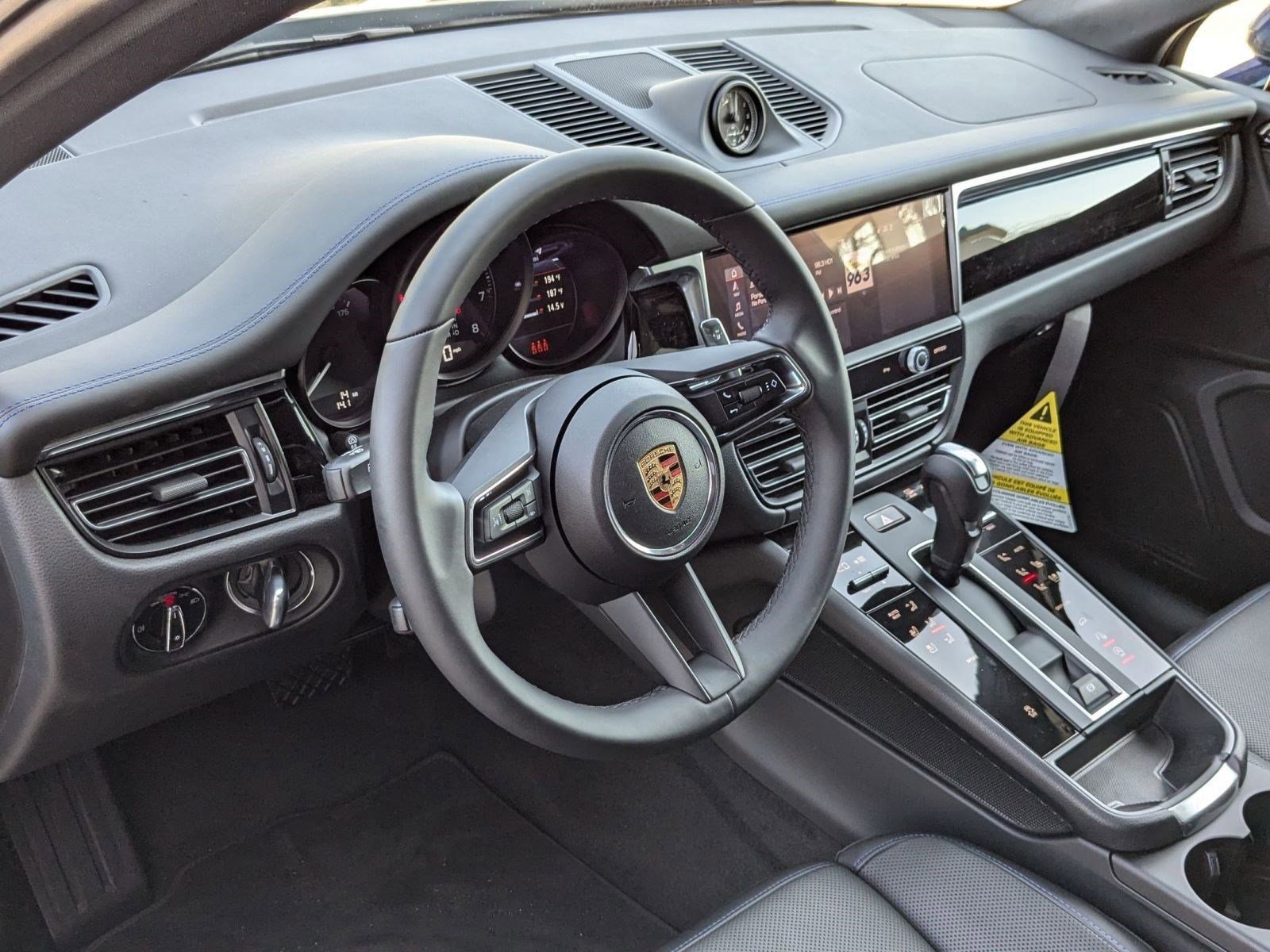 2025 Porsche Macan T photo 4