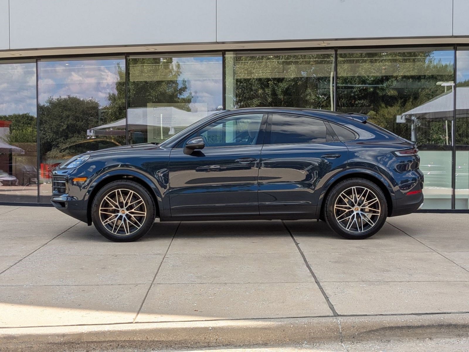 2026 Porsche Cayenne Coupe photo 2