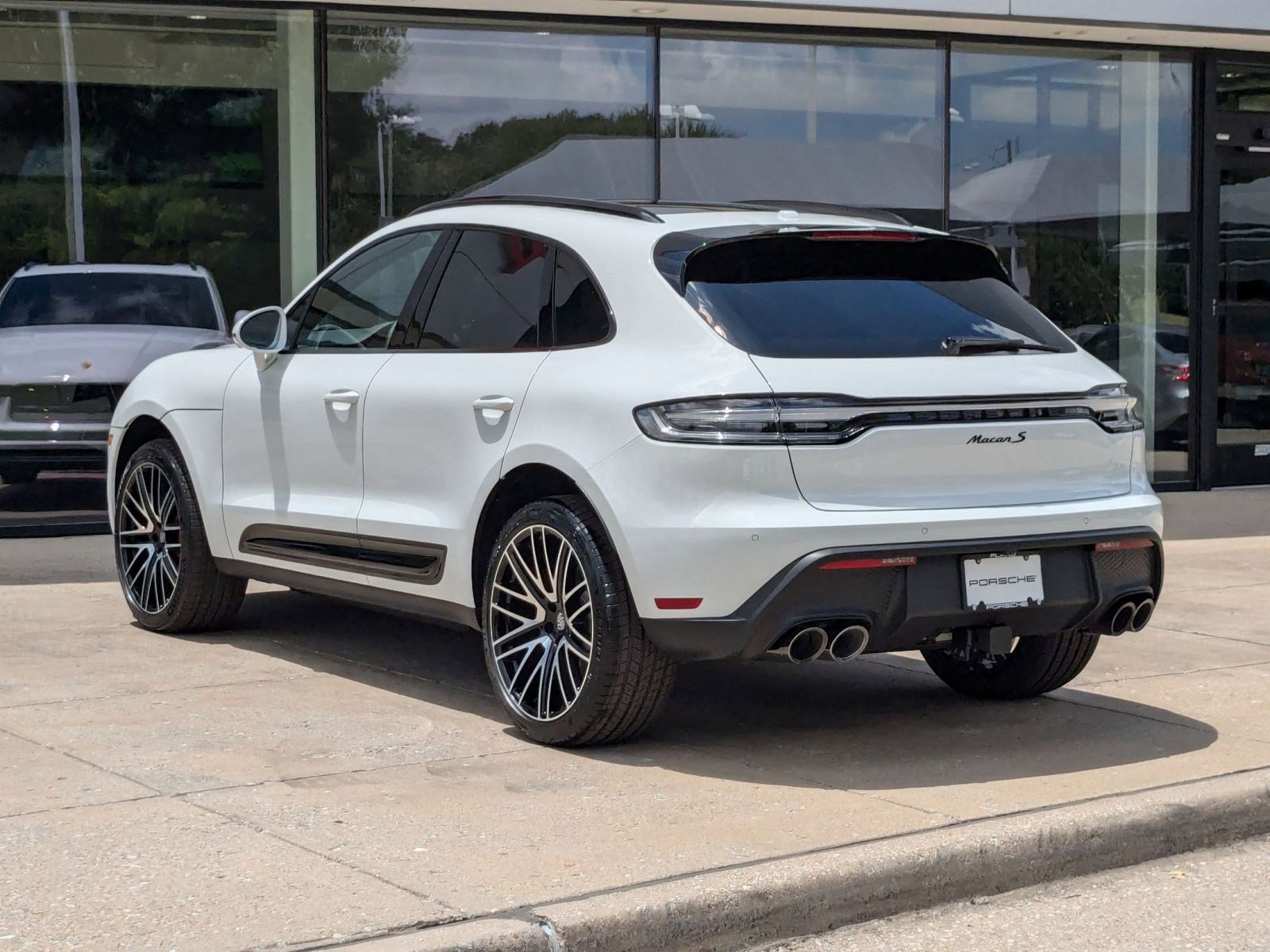2025 Porsche Macan S photo 3