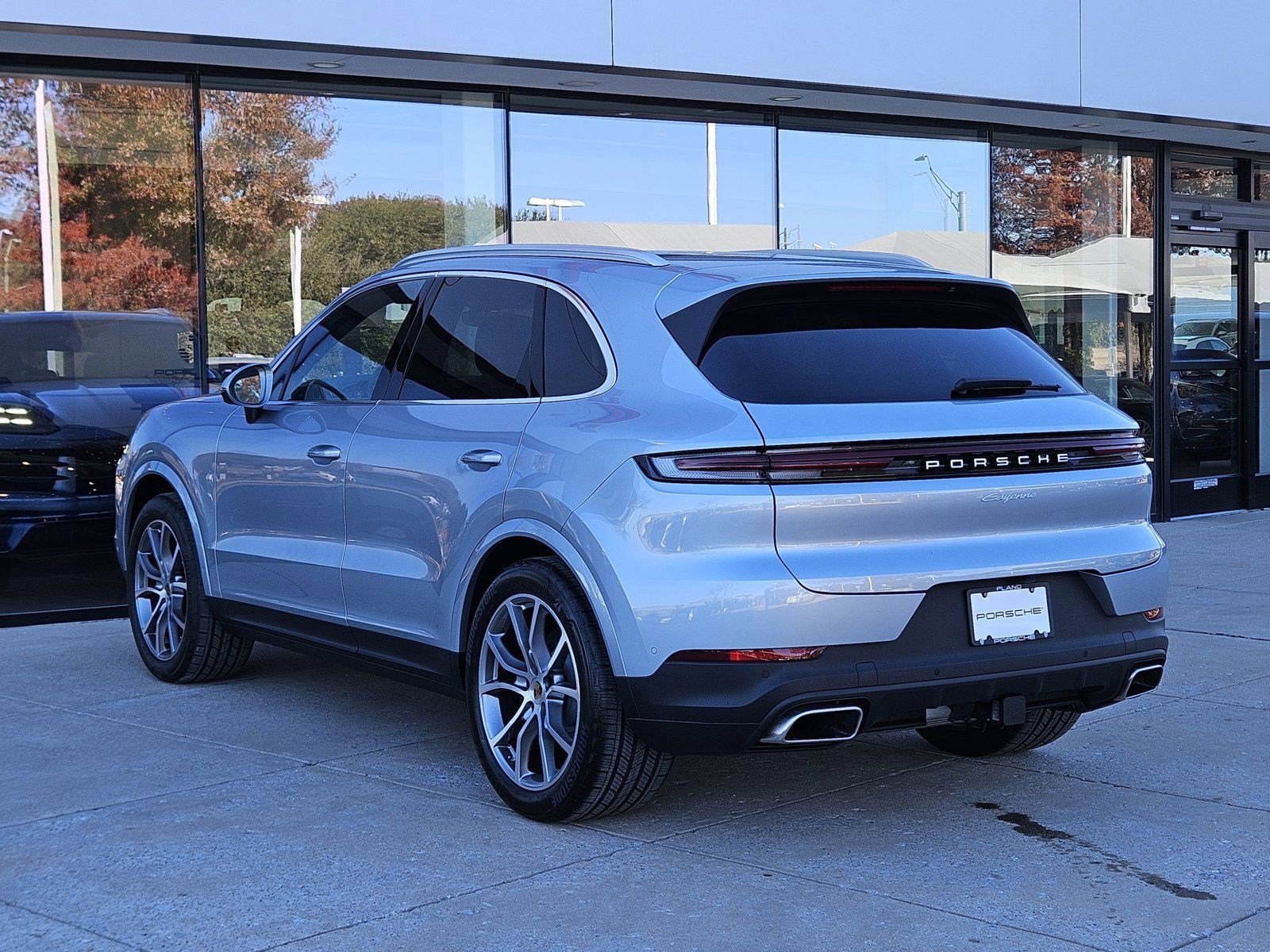 2025 Porsche Cayenne photo 3