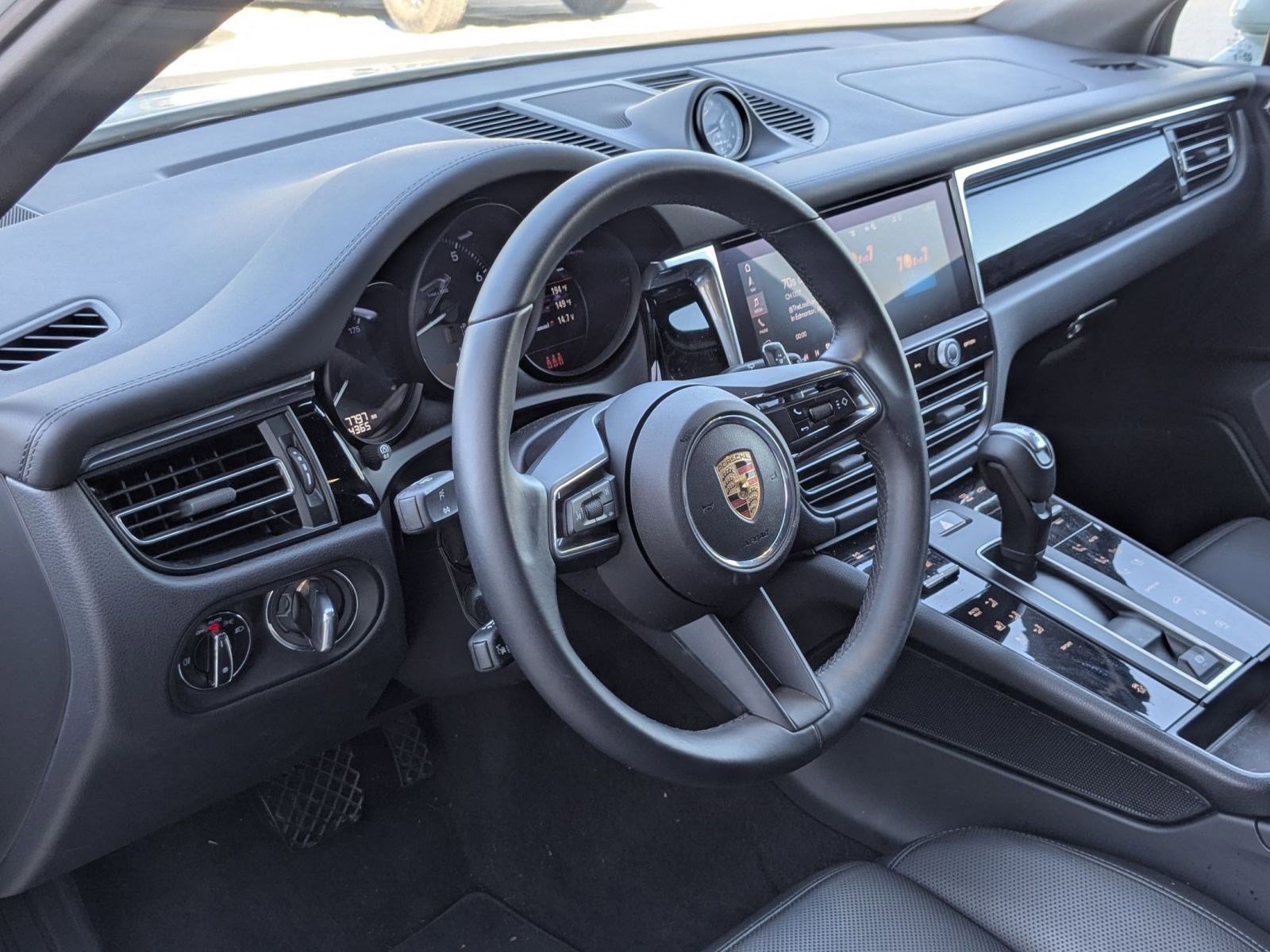 2025 Porsche Macan T photo 3