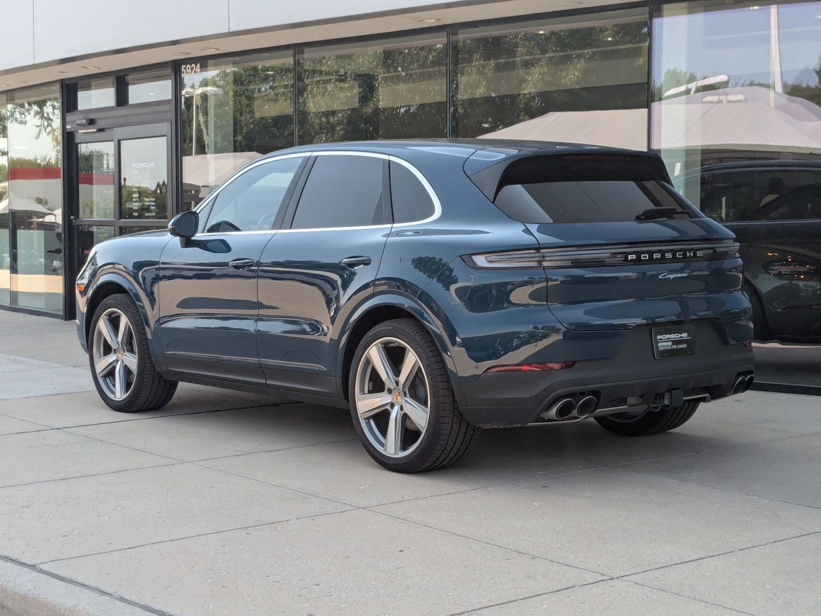 2025 Porsche Cayenne photo 2