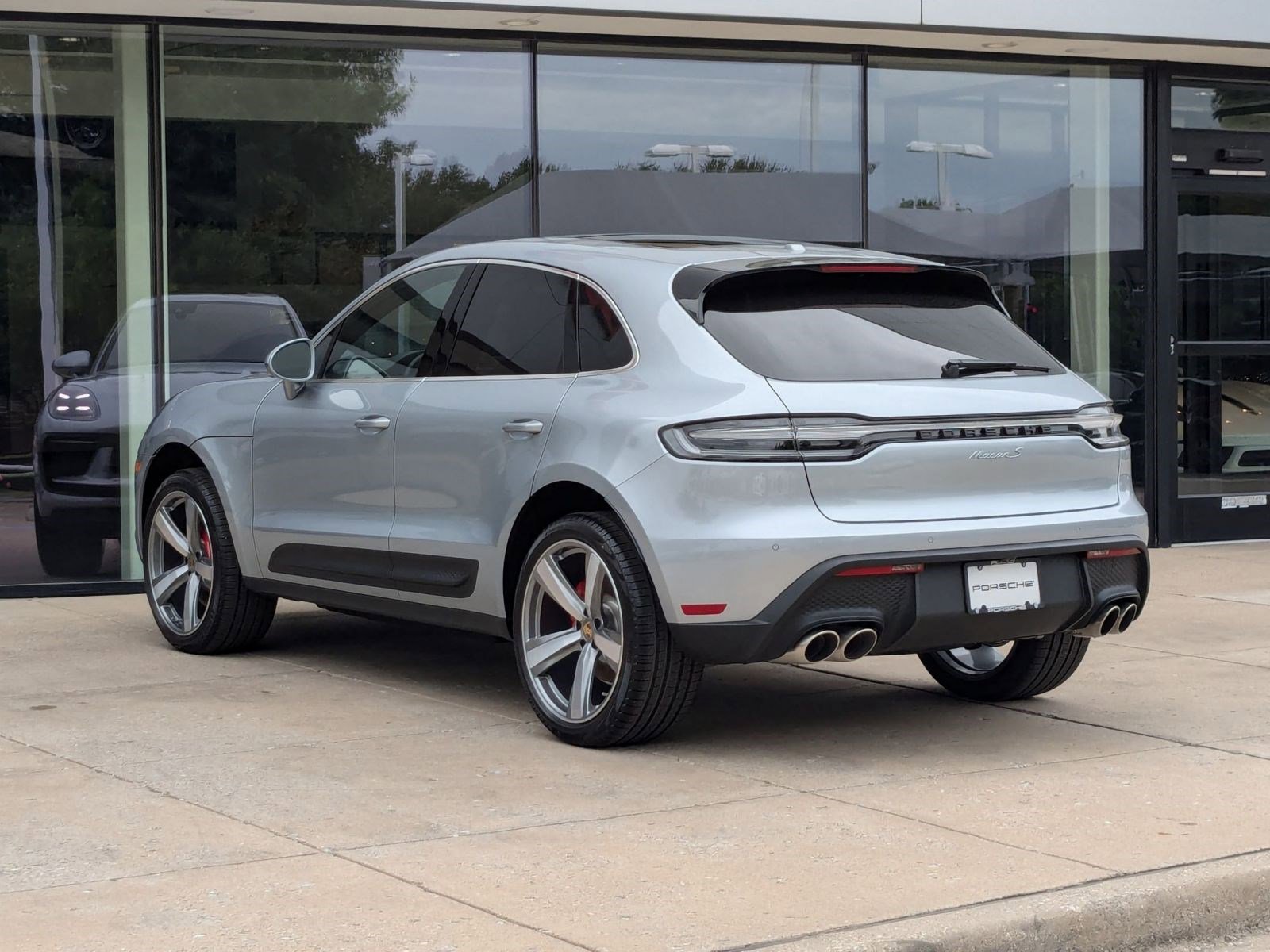 2025 Porsche Macan S photo 3