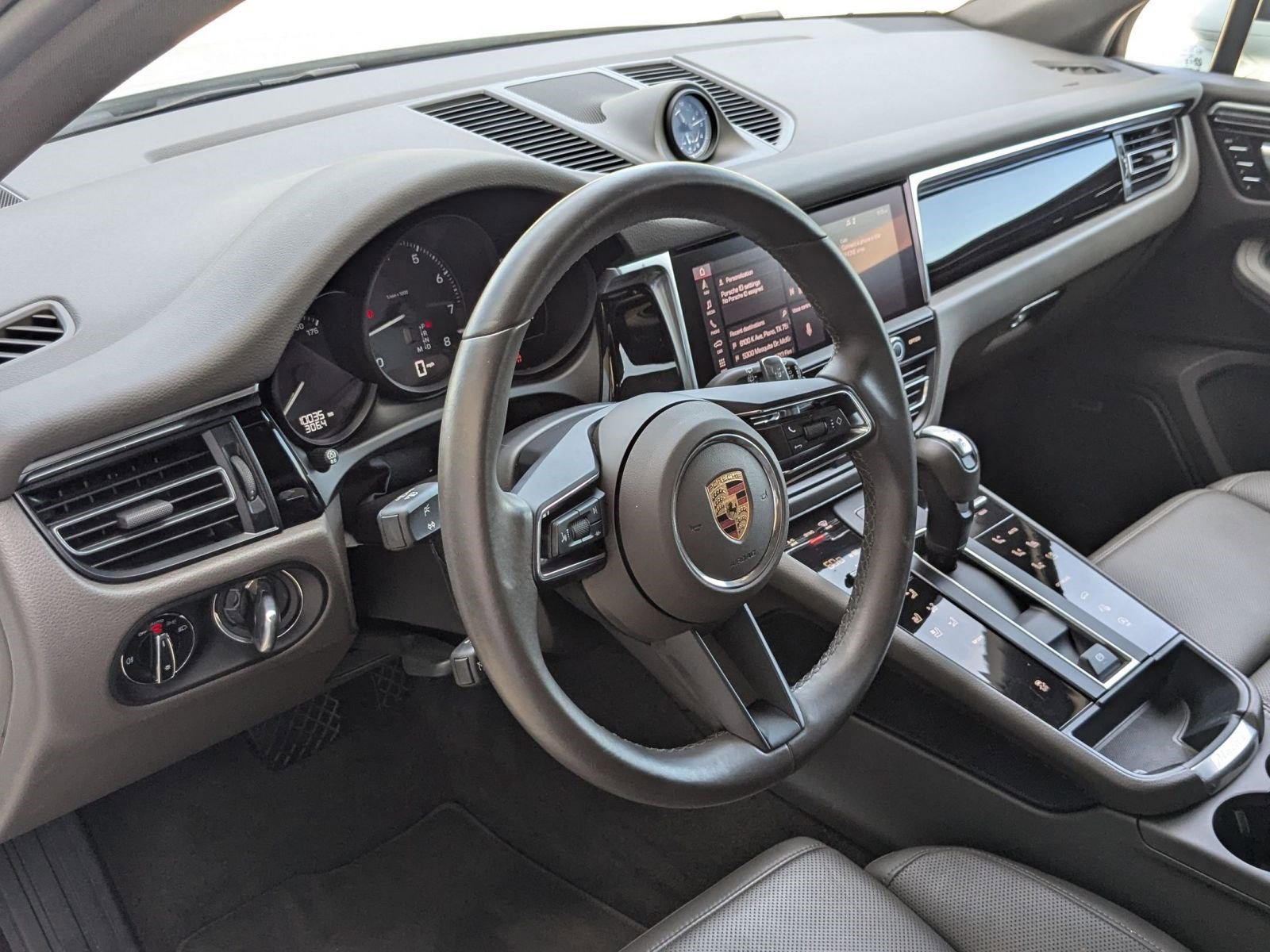 2024 Porsche Macan T photo 4