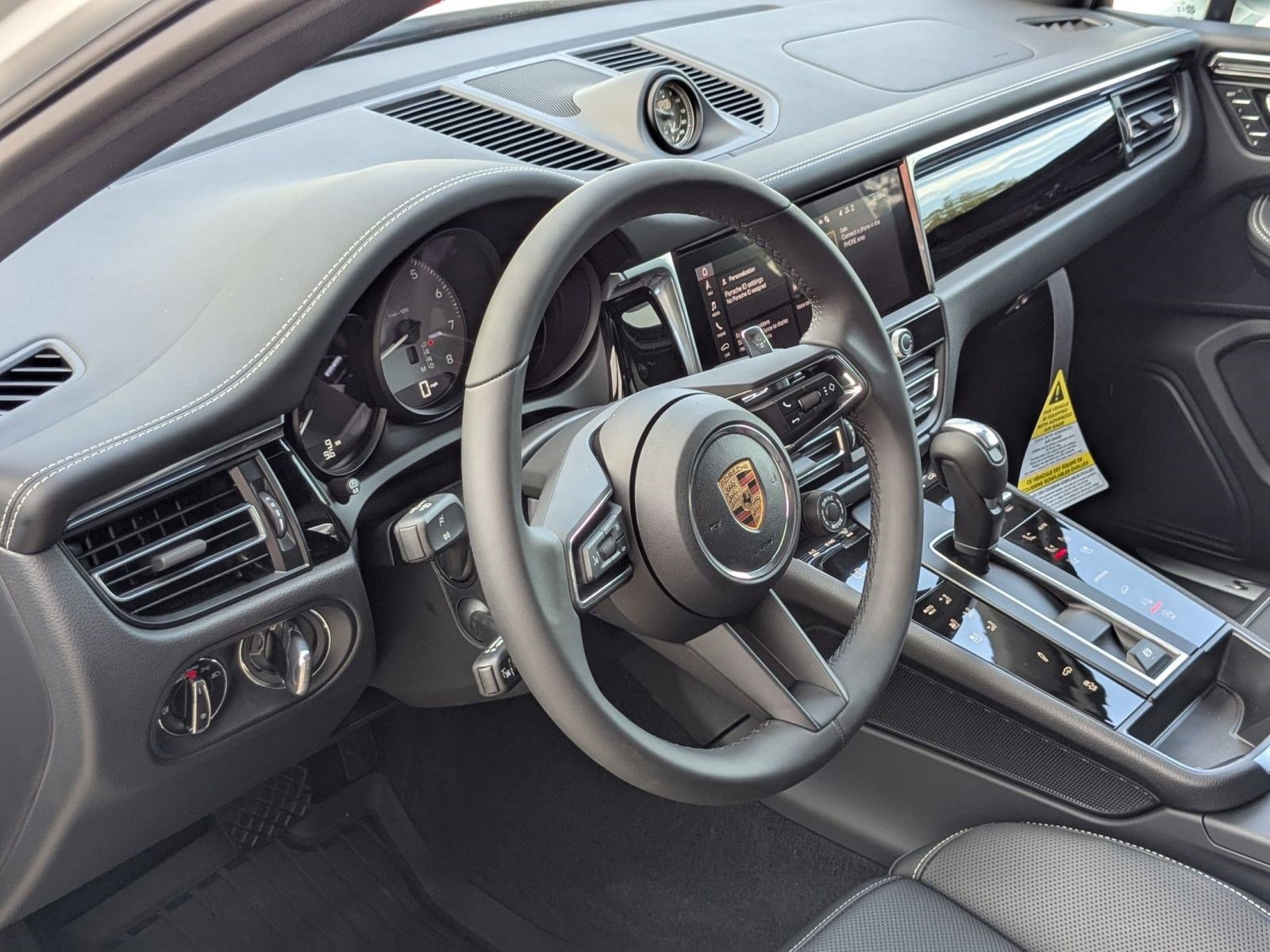 2026 Porsche Macan S photo 4
