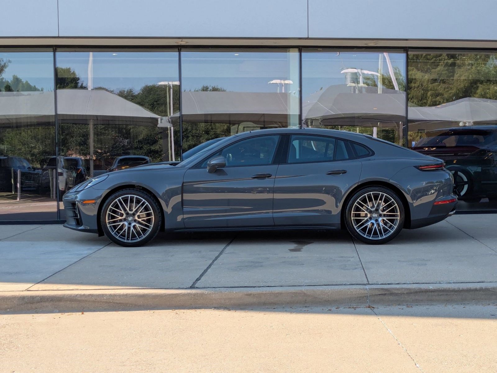 2026 Porsche Panamera 4 photo 2