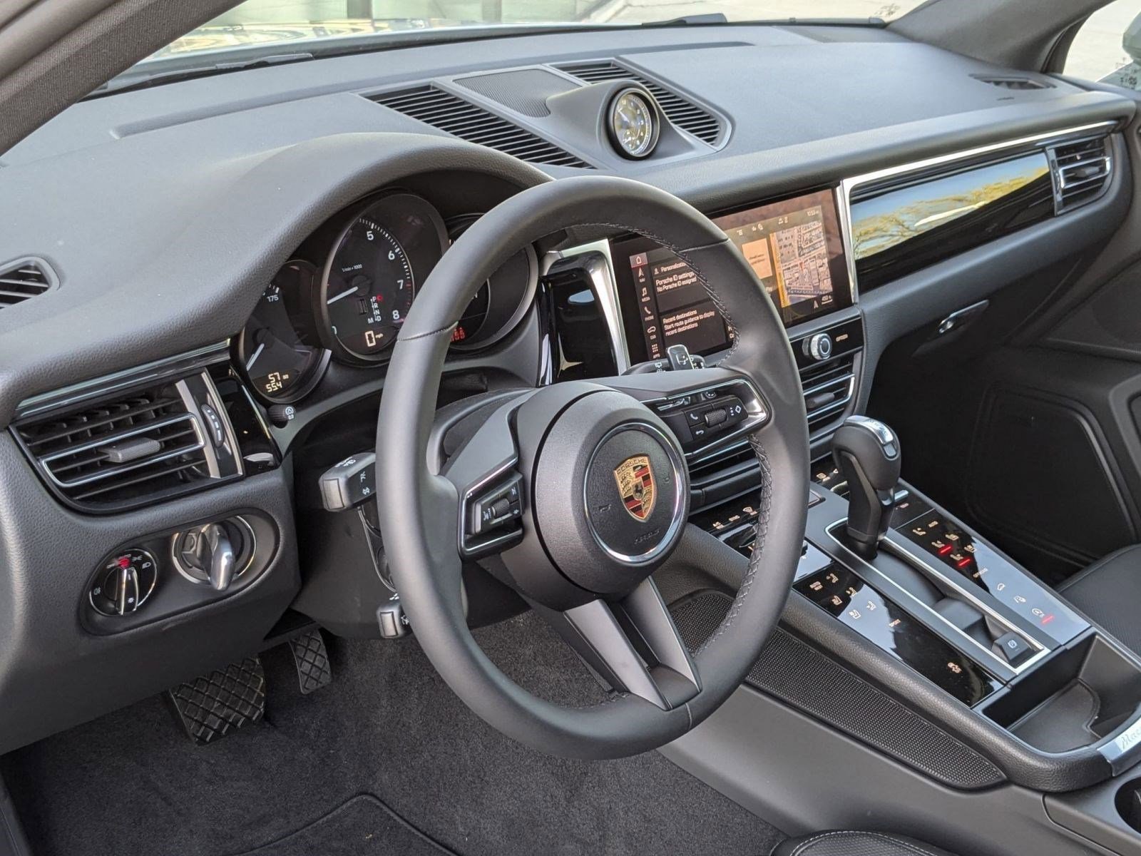 2025 Porsche Macan T photo 4