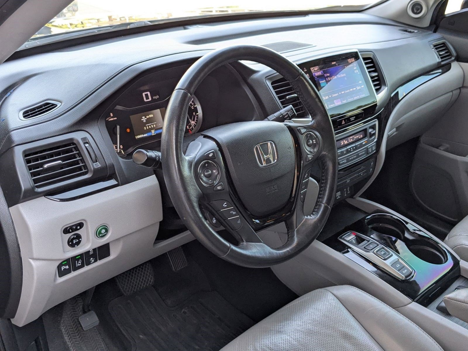 2017 Honda Pilot Elite photo 4