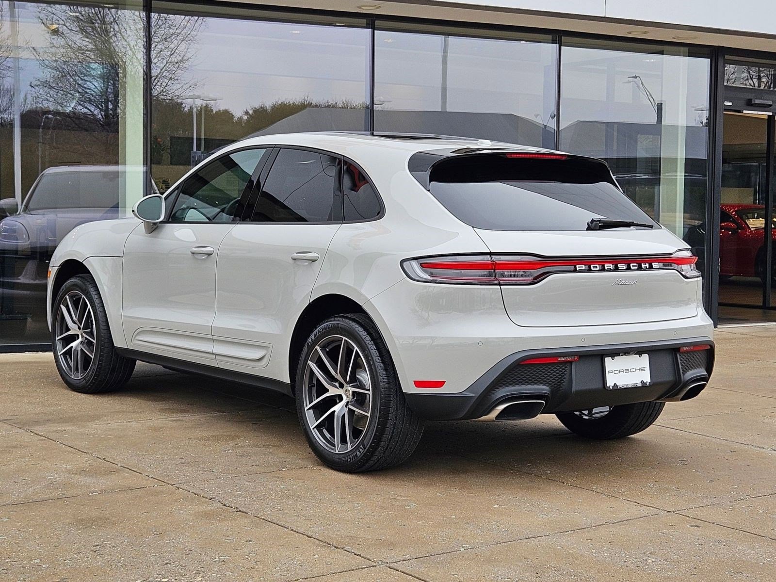 2025 Porsche Macan T photo 3