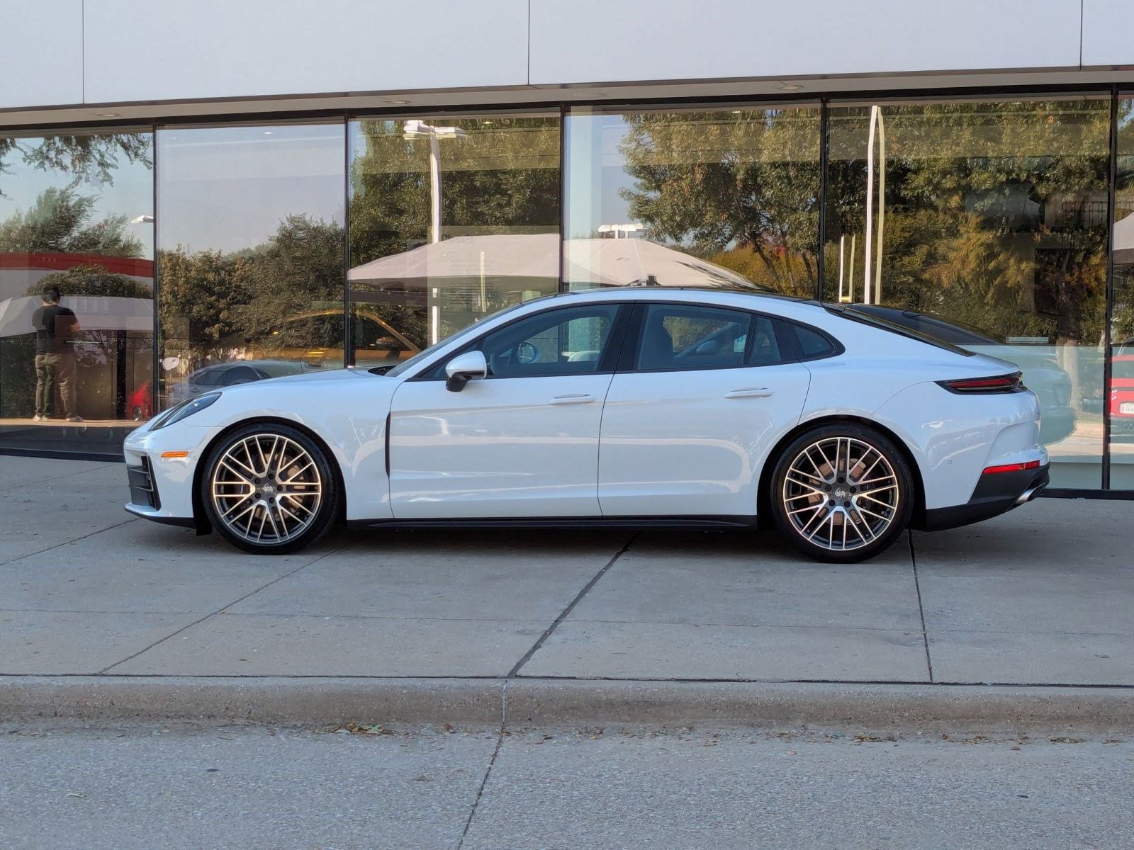 2026 Porsche Panamera 4 photo 2